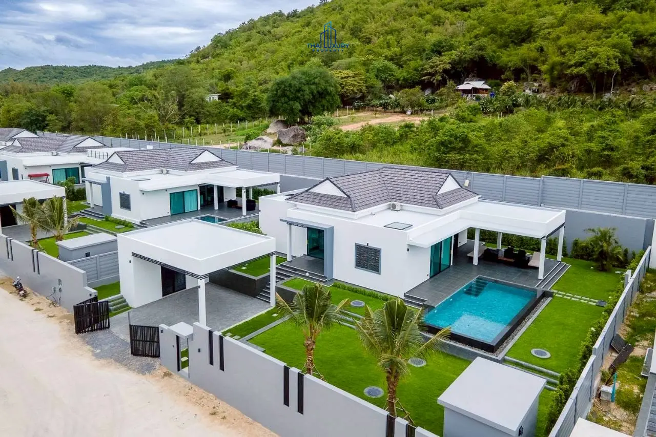 วิลล่าหรูสไตล์โมเดิร์น 3 ห้องนอน พร้อมสระว่ายน้ำ ที่ Sivana Hills Villas หัวหิน สำหรับเช่า