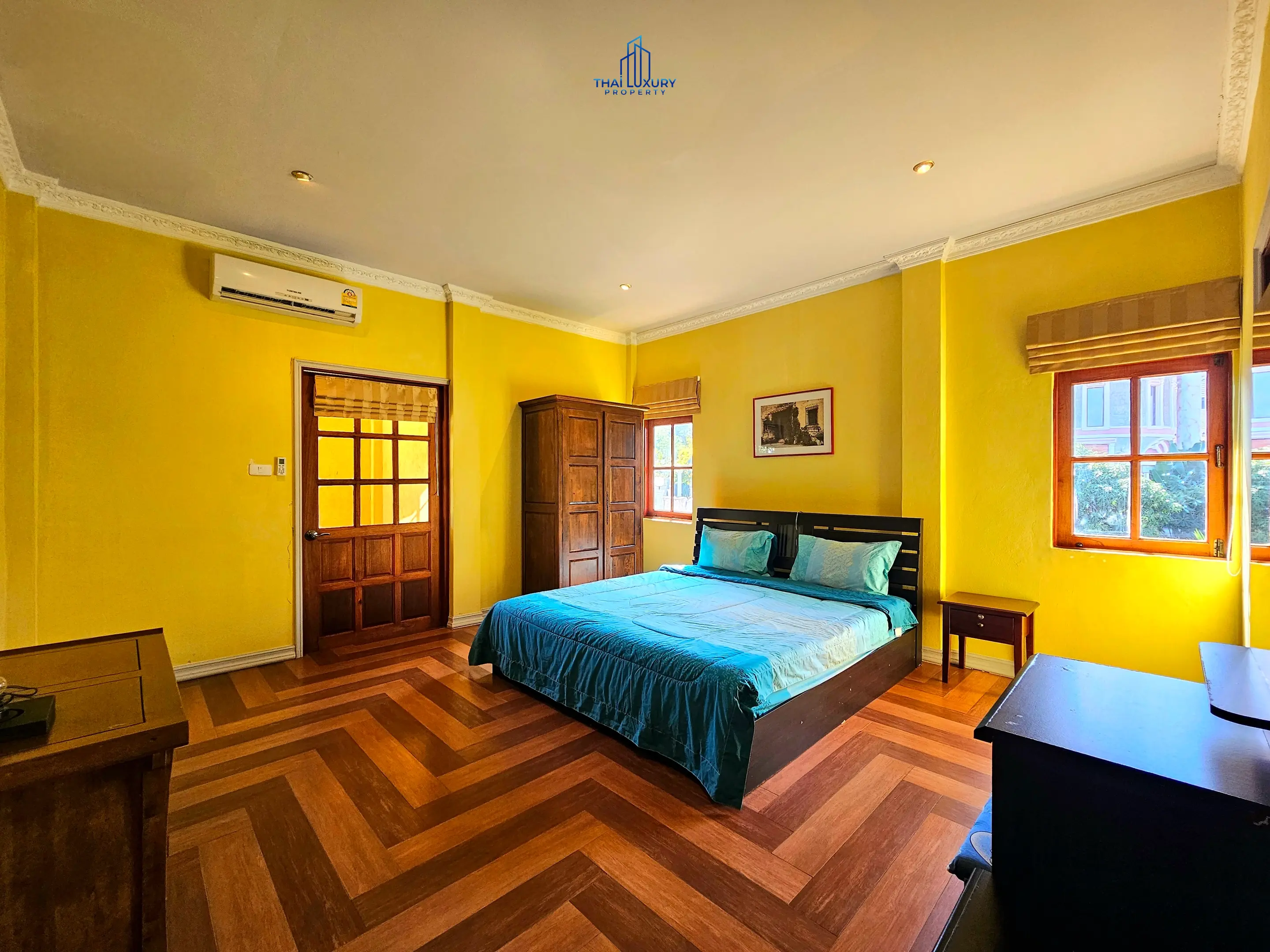 Luxury 4 Bedrooms Tuscany-Style Villa for Sale at Hua Hin Soi 114