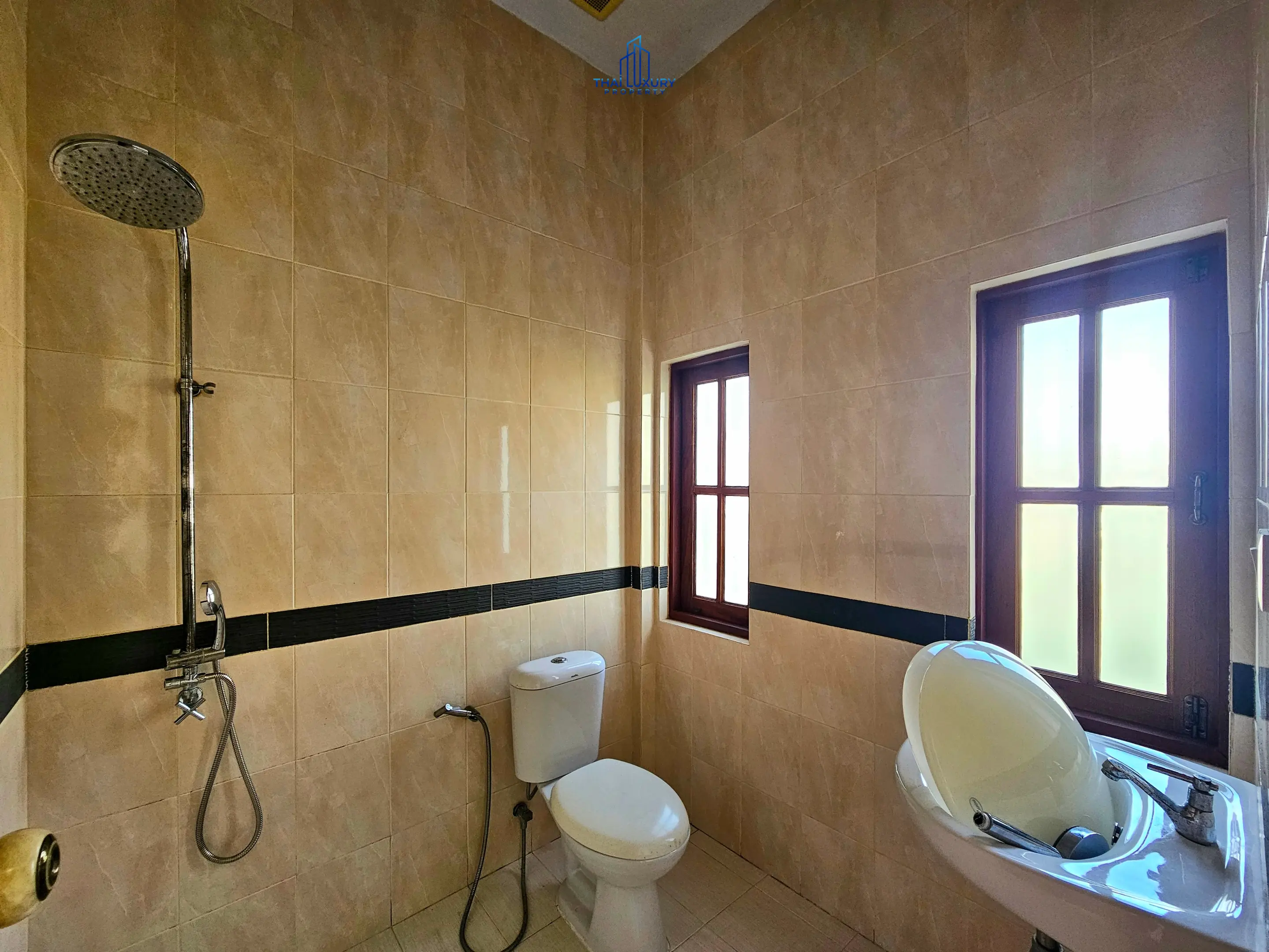 Luxury 4 Bedrooms Tuscany-Style Villa for Sale at Hua Hin Soi 114