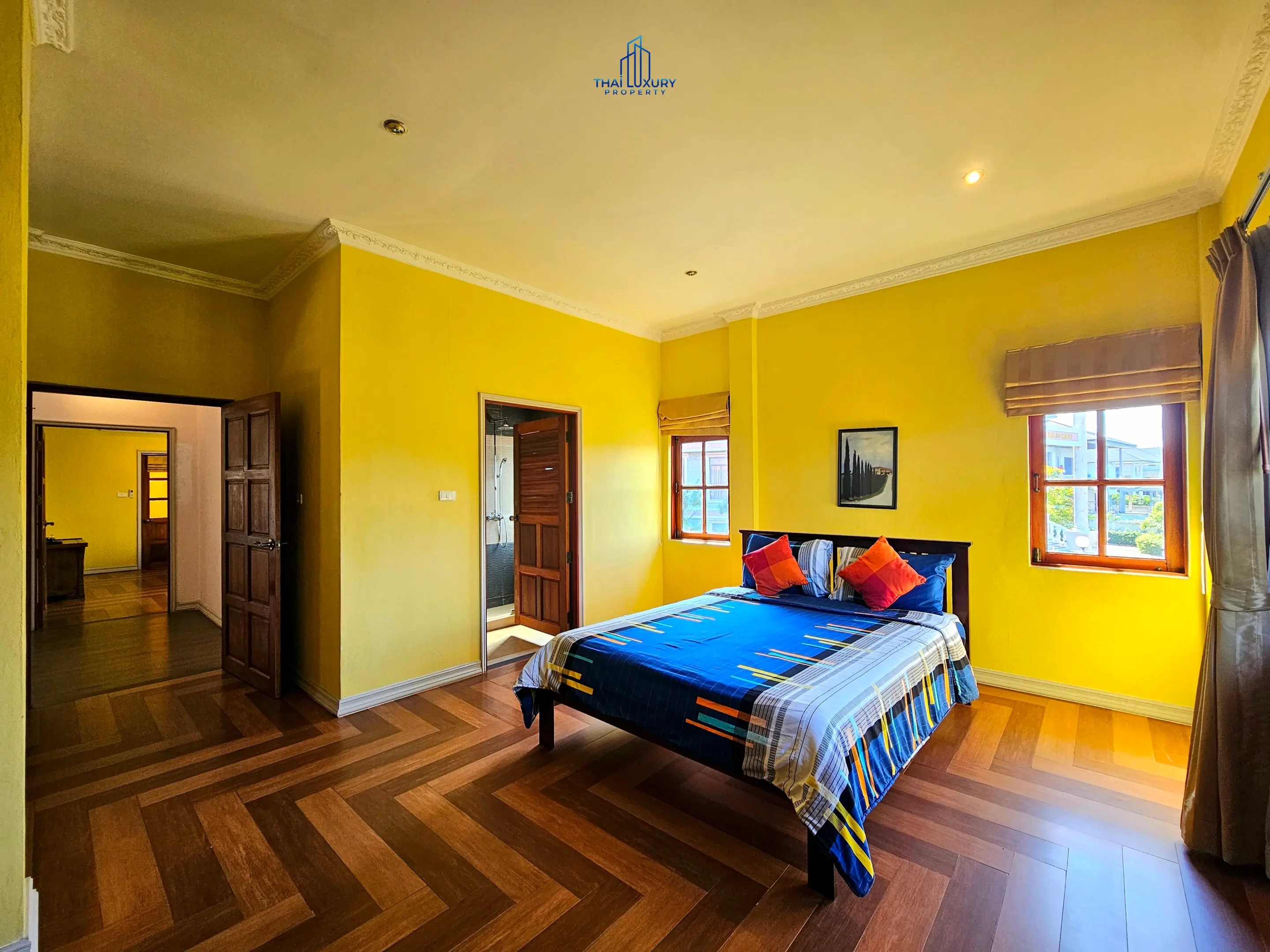 Luxury 4 Bedrooms Tuscany-Style Villa for Sale at Hua Hin Soi 114