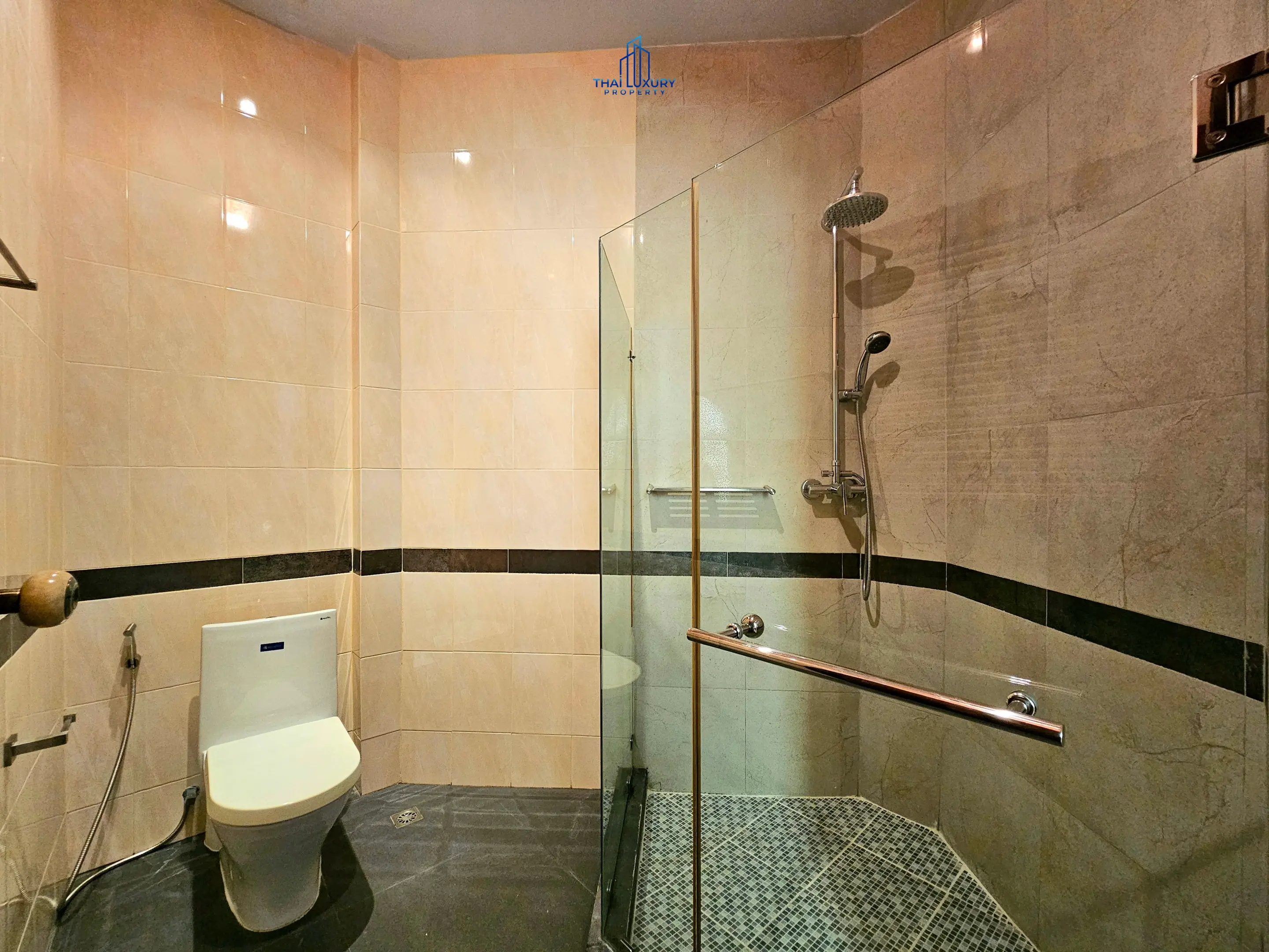 Luxury 4 Bedrooms Tuscany-Style Villa for Sale at Hua Hin Soi 114