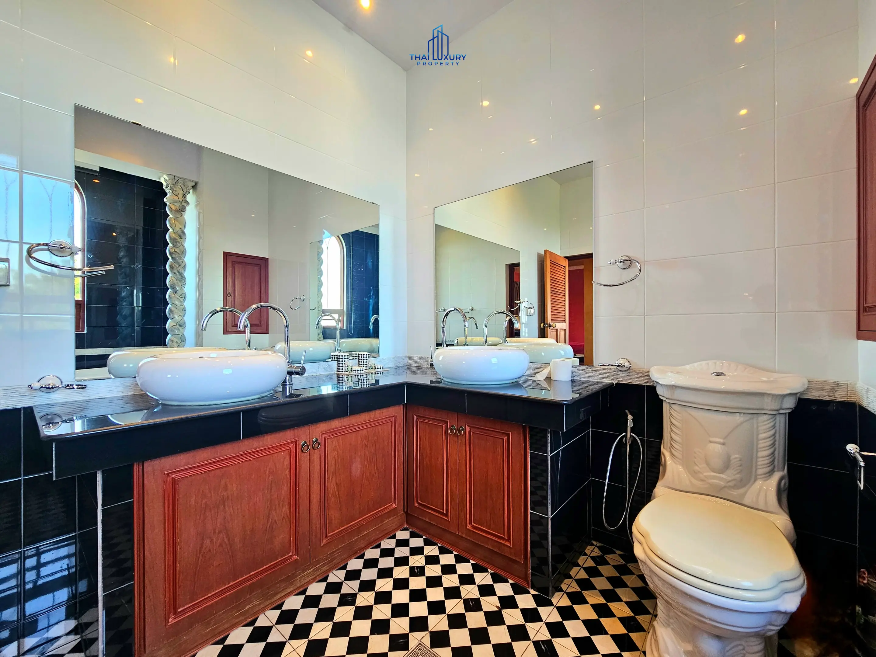Luxury 4 Bedrooms Tuscany-Style Villa for Sale at Hua Hin Soi 114