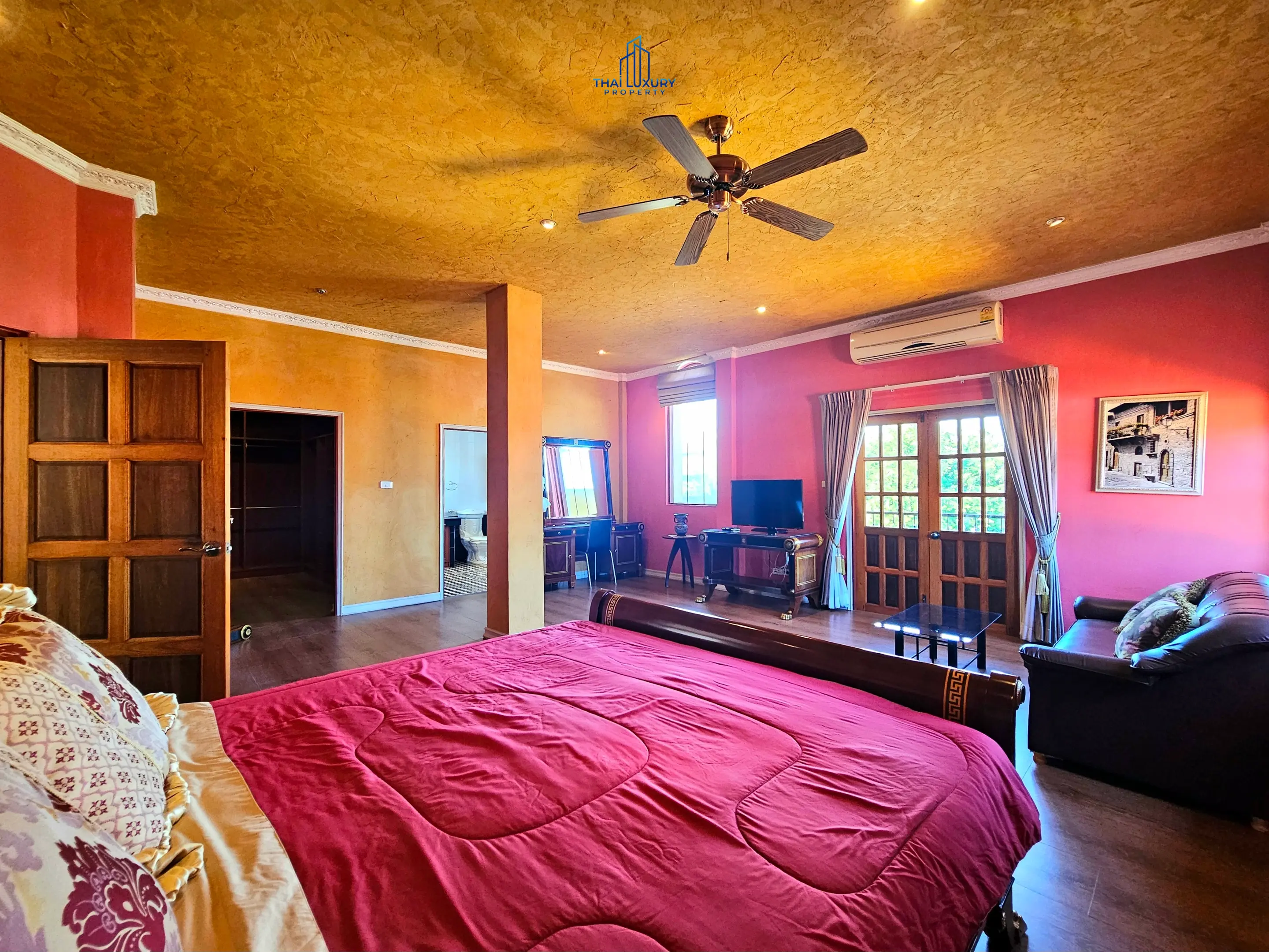 Luxury 4 Bedrooms Tuscany-Style Villa for Sale at Hua Hin Soi 114