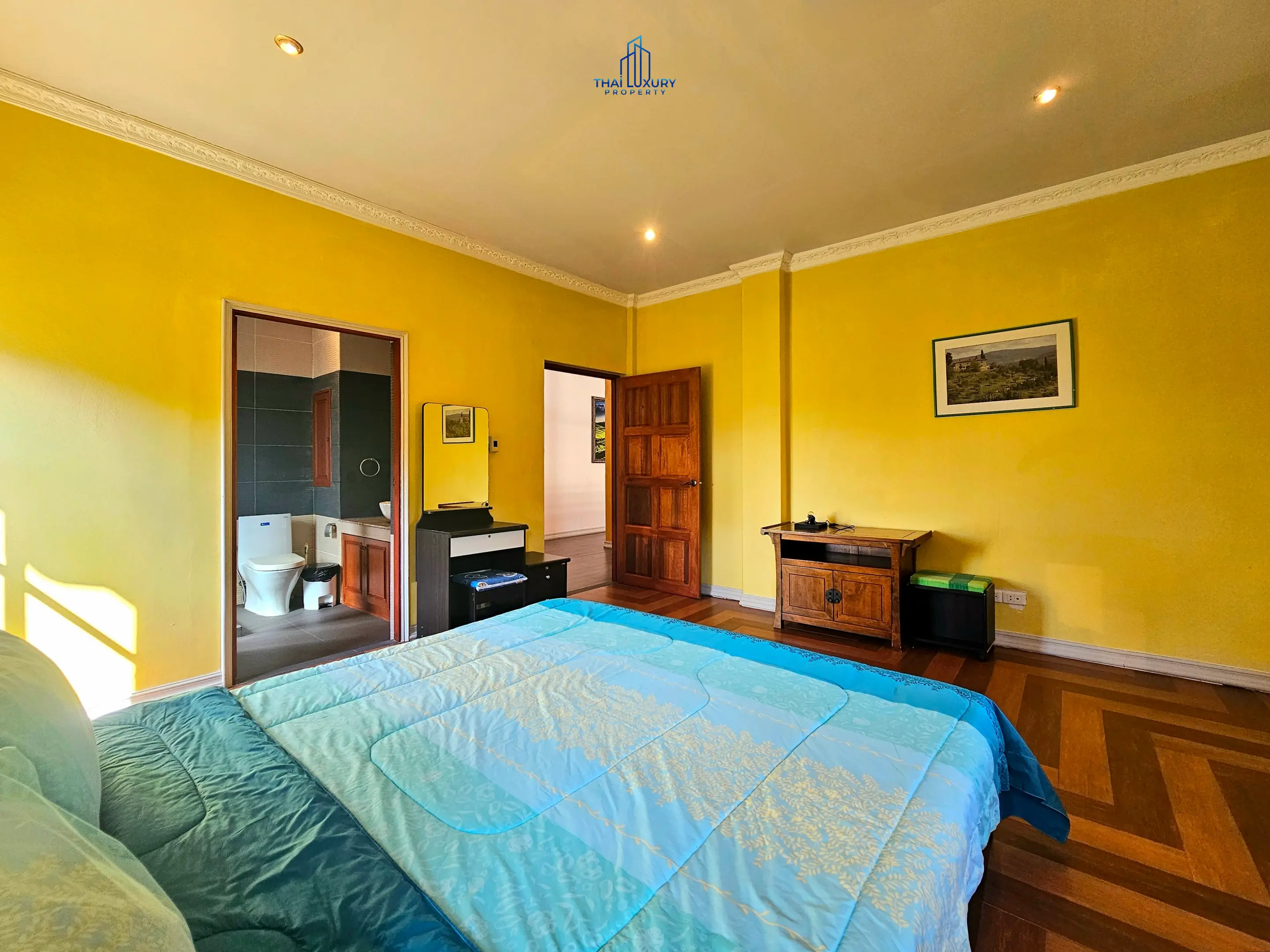 Luxury 4 Bedrooms Tuscany-Style Villa for Sale at Hua Hin Soi 114