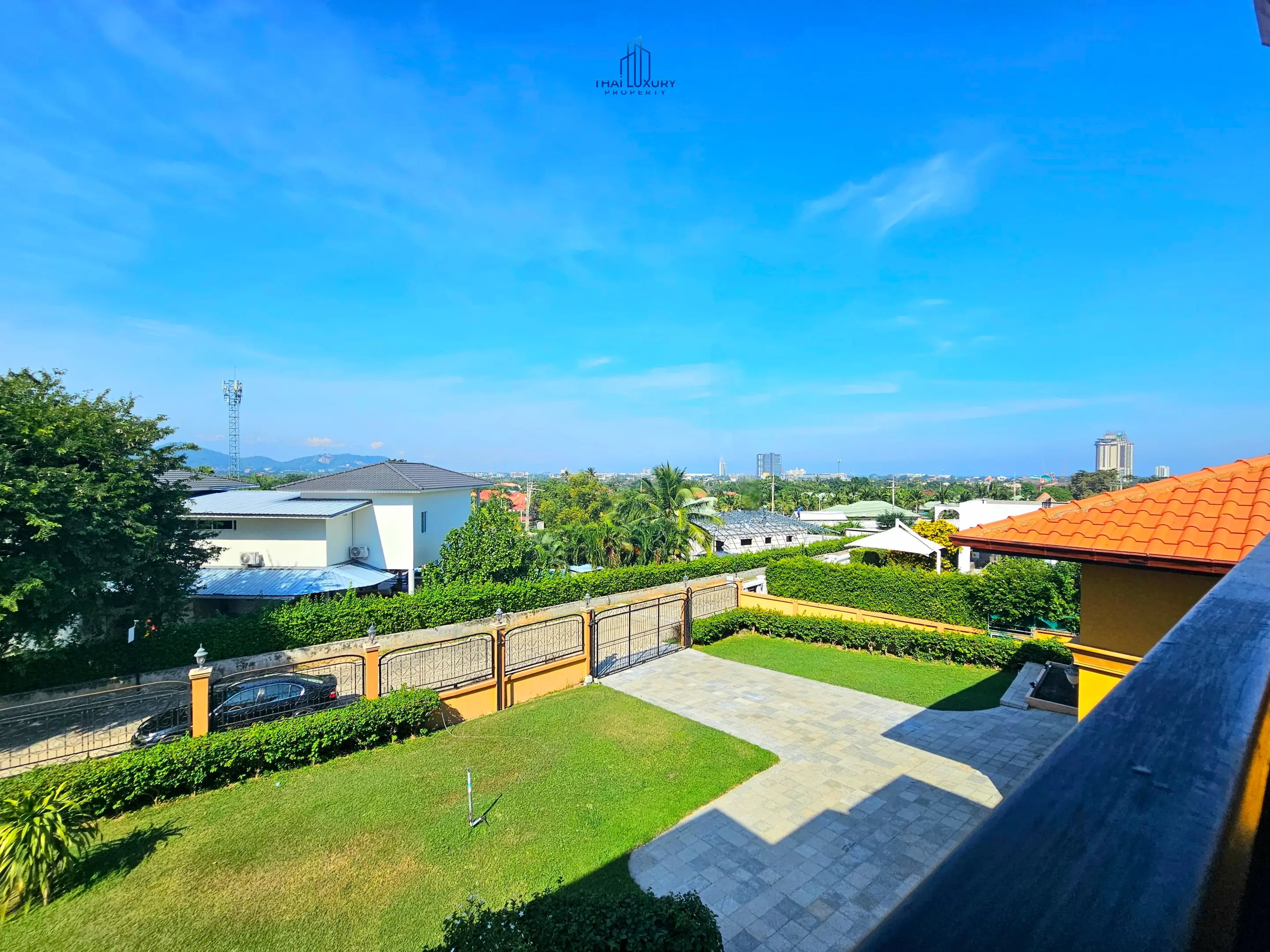 Luxury 4 Bedrooms Tuscany-Style Villa for Sale at Hua Hin Soi 114