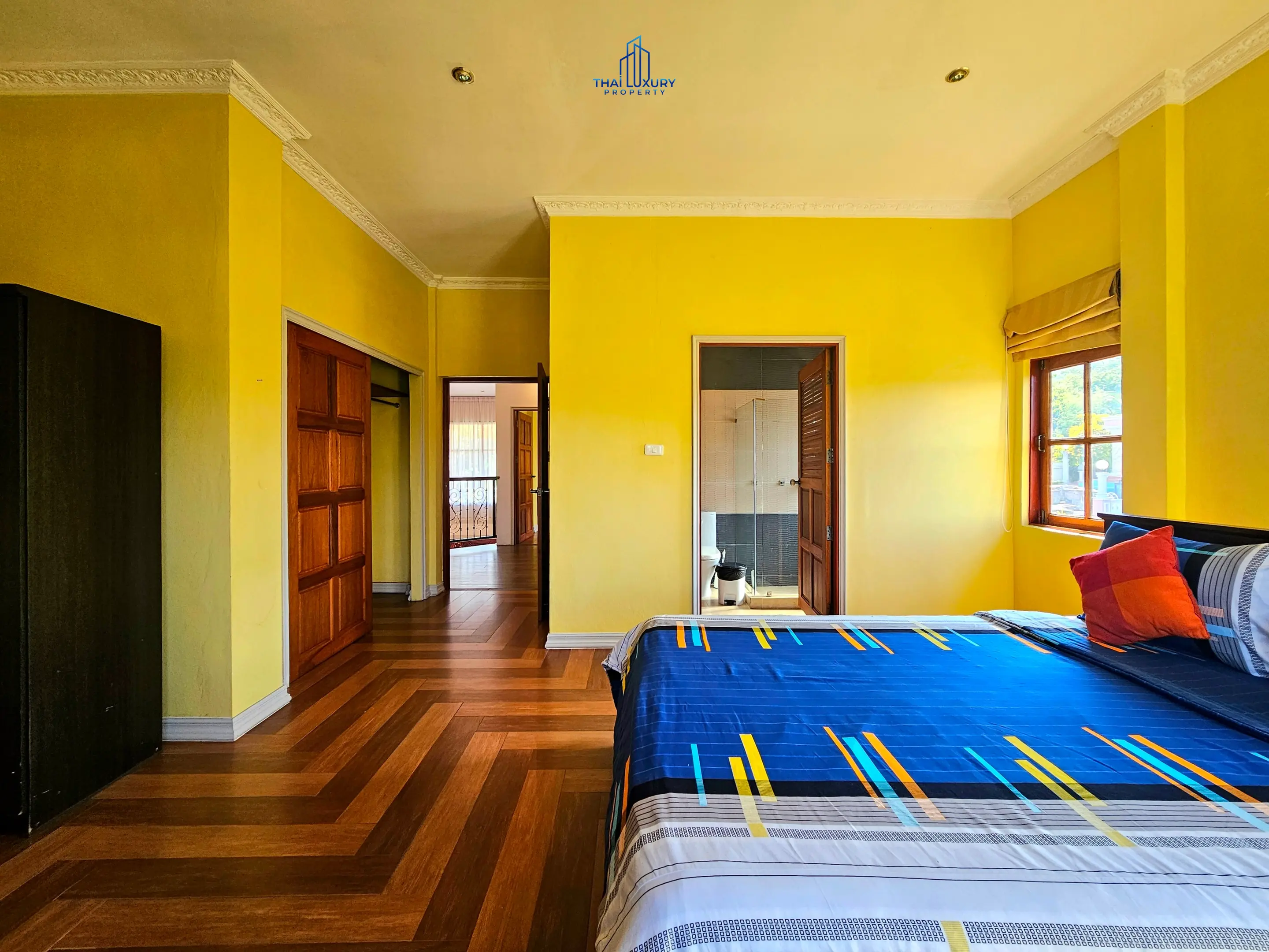 Luxury 4 Bedrooms Tuscany-Style Villa for Sale at Hua Hin Soi 114