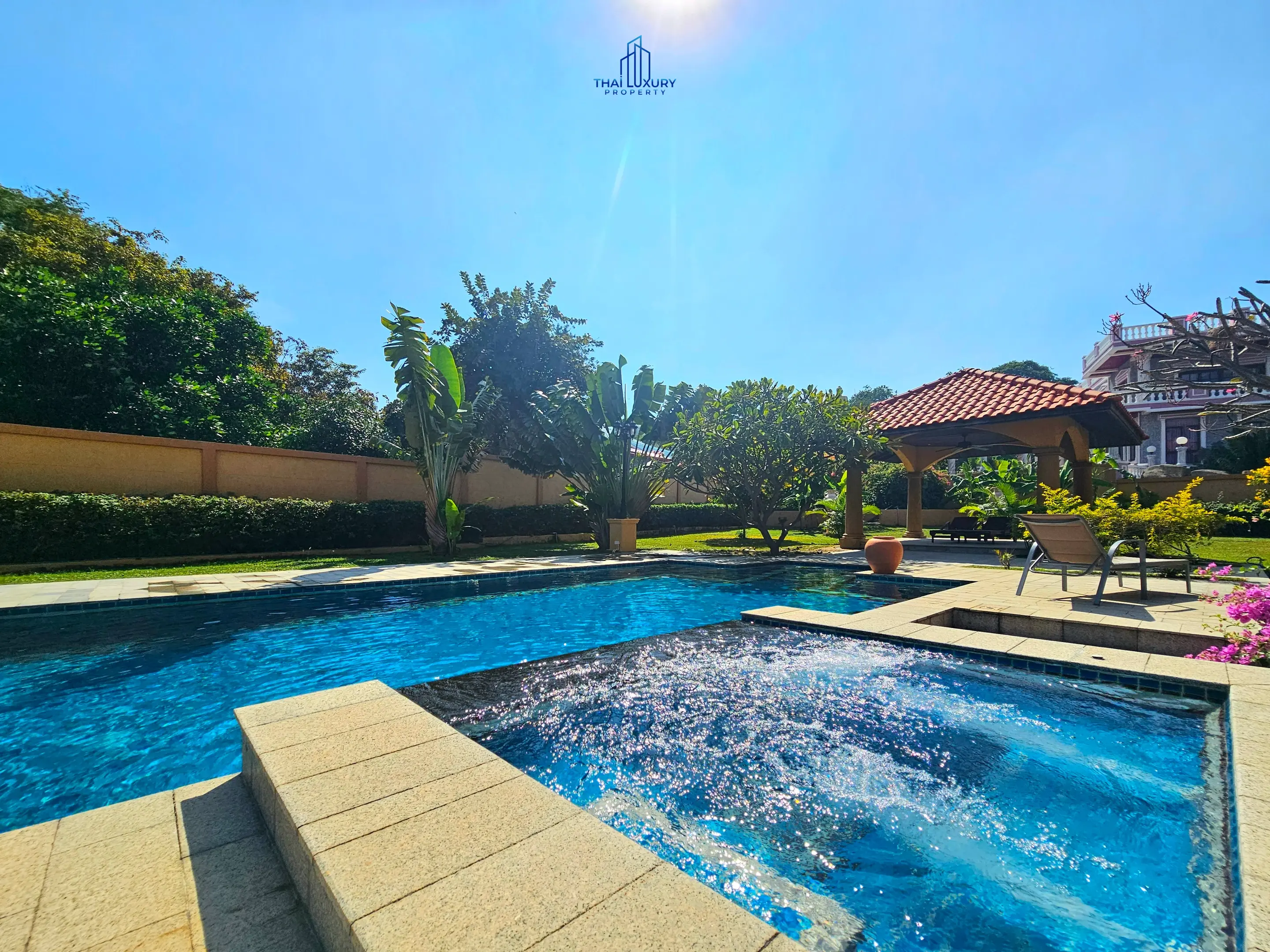 Luxury 4 Bedrooms Tuscany-Style Villa for Sale at Hua Hin Soi 114