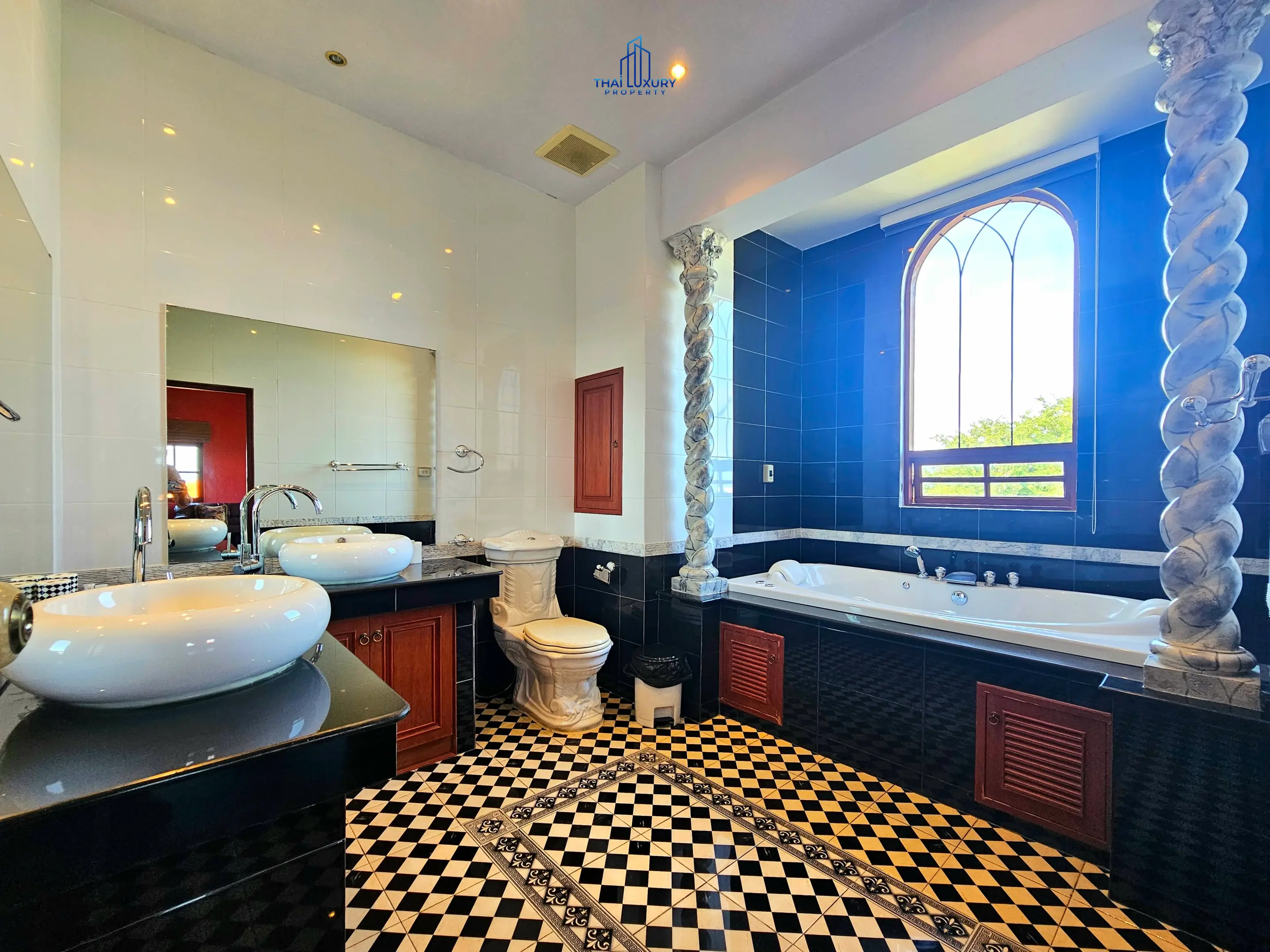 Luxury 4 Bedrooms Tuscany-Style Villa for Sale at Hua Hin Soi 114