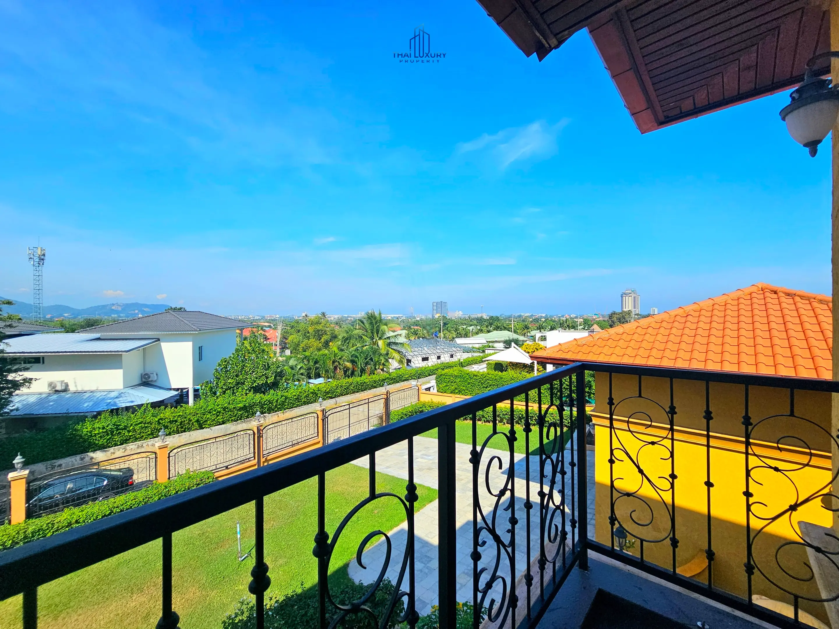 Luxury 4 Bedrooms Tuscany-Style Villa for Sale at Hua Hin Soi 114