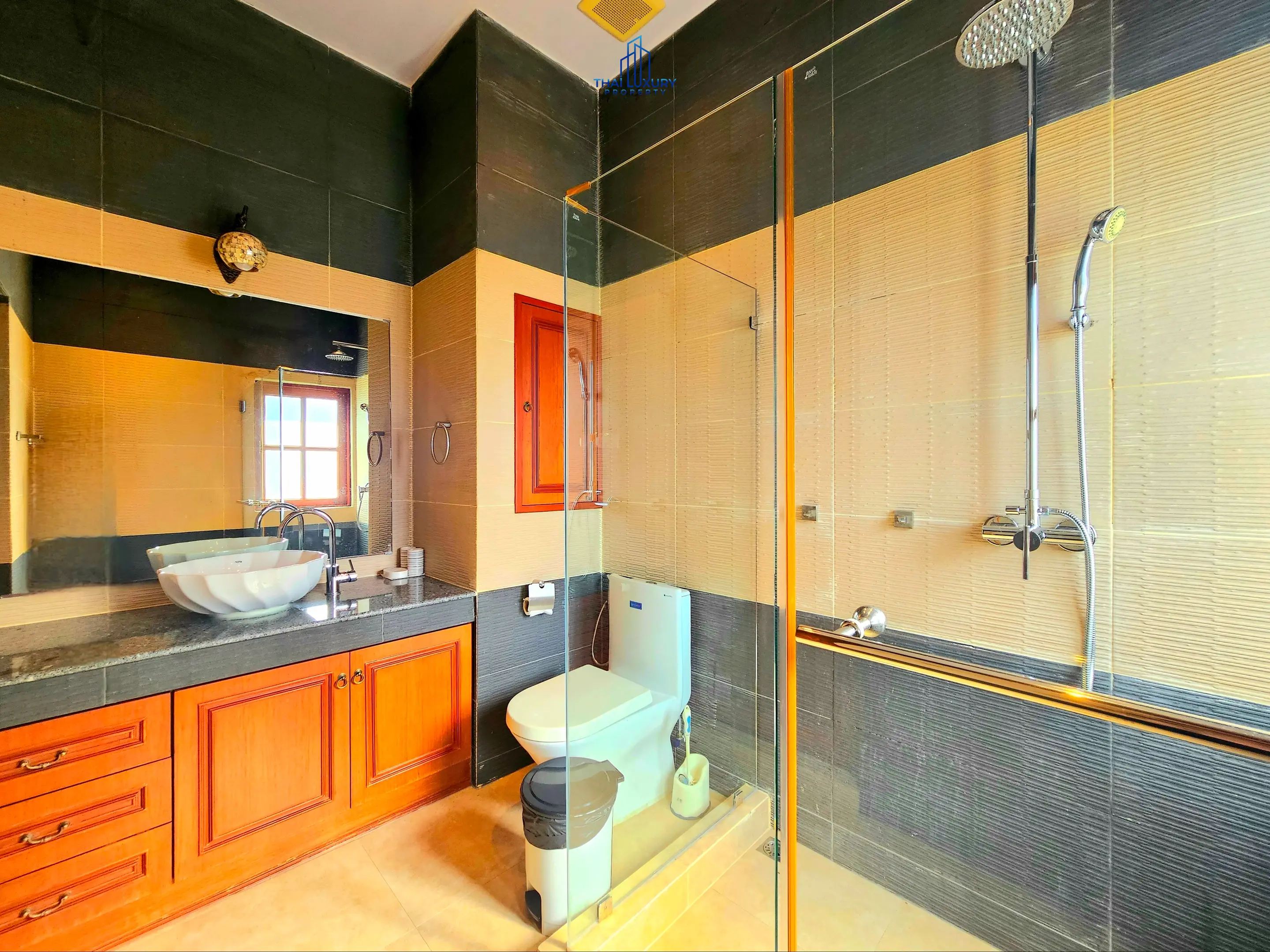 Luxury 4 Bedrooms Tuscany-Style Villa for Sale at Hua Hin Soi 114