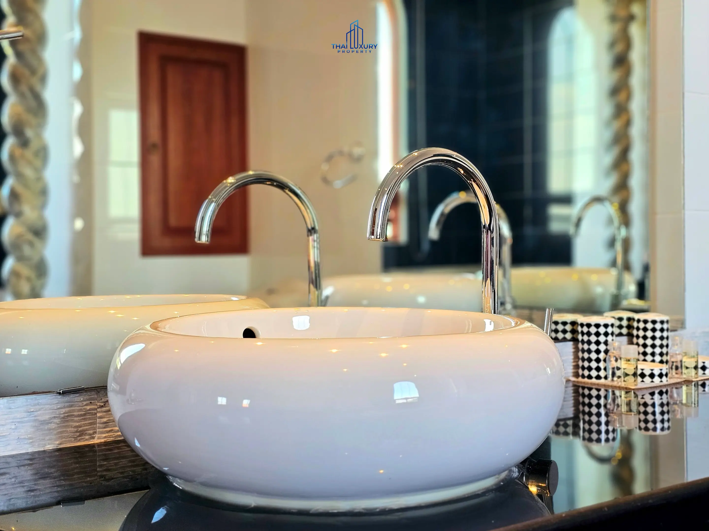 Luxury 4 Bedrooms Tuscany-Style Villa for Sale at Hua Hin Soi 114