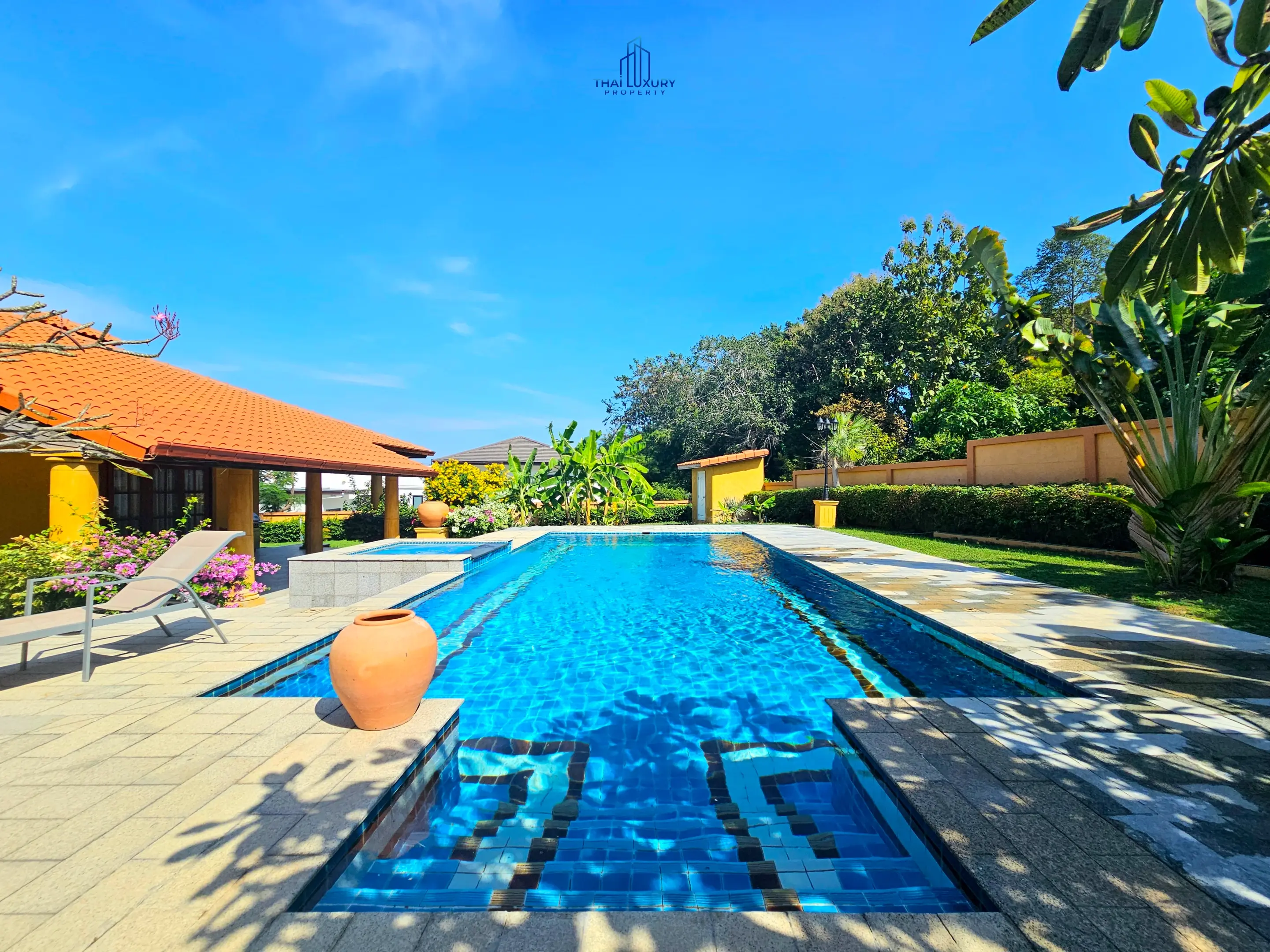 Luxury 4 Bedrooms Tuscany-Style Villa for Sale at Hua Hin Soi 114