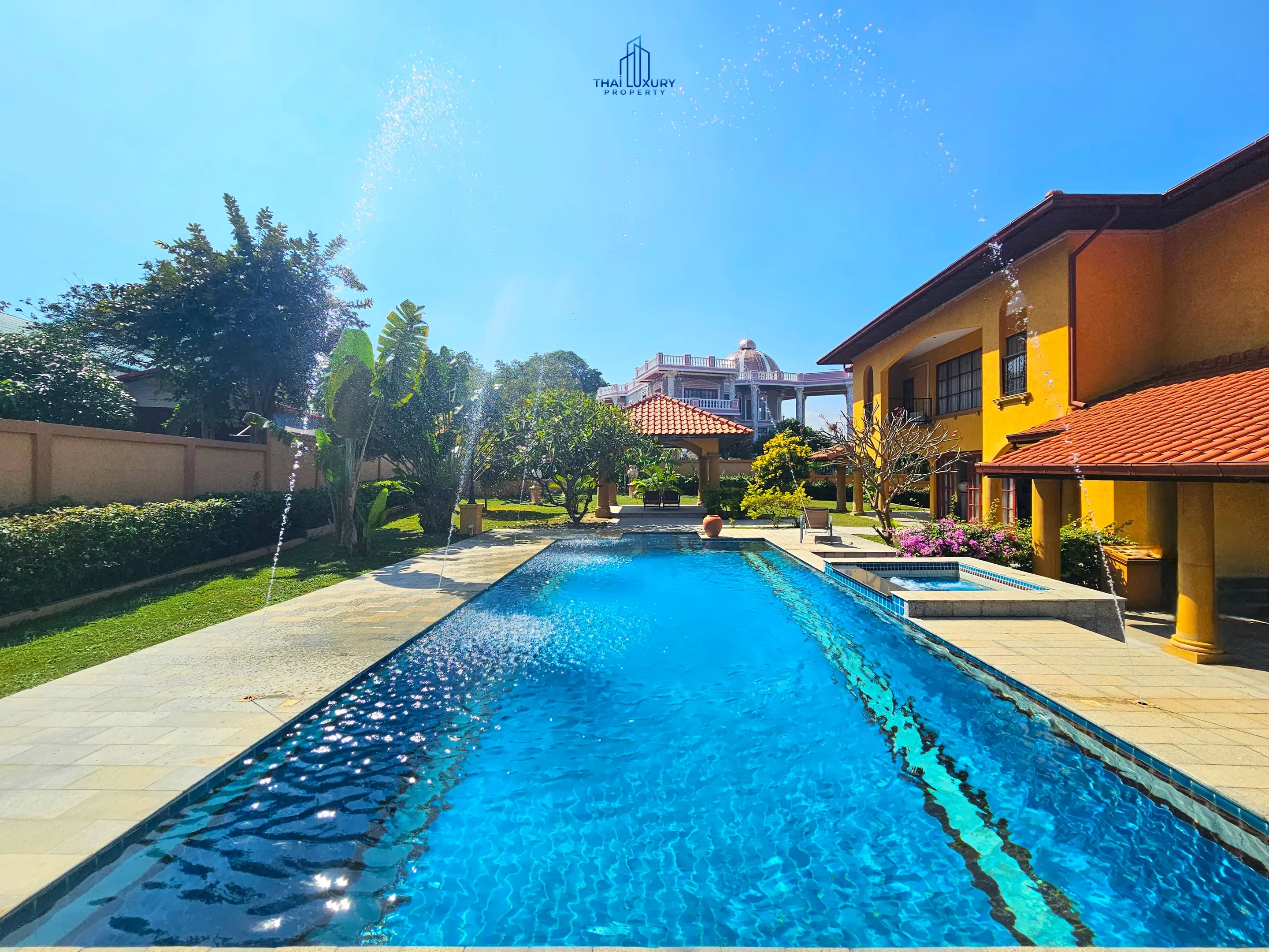 Luxury 4 Bedrooms Tuscany-Style Villa for Sale at Hua Hin Soi 114