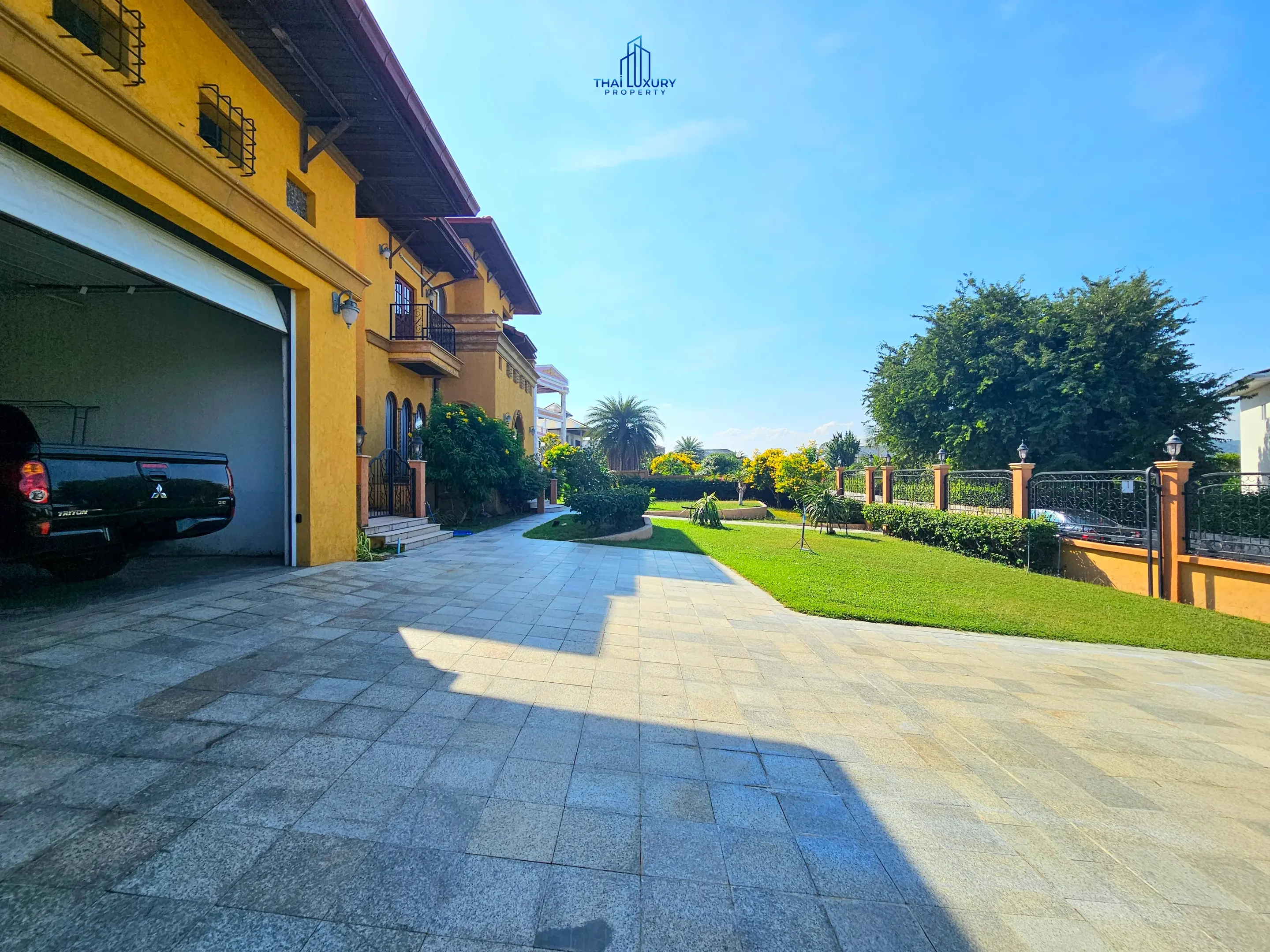 Luxury 4 Bedrooms Tuscany-Style Villa for Sale at Hua Hin Soi 114