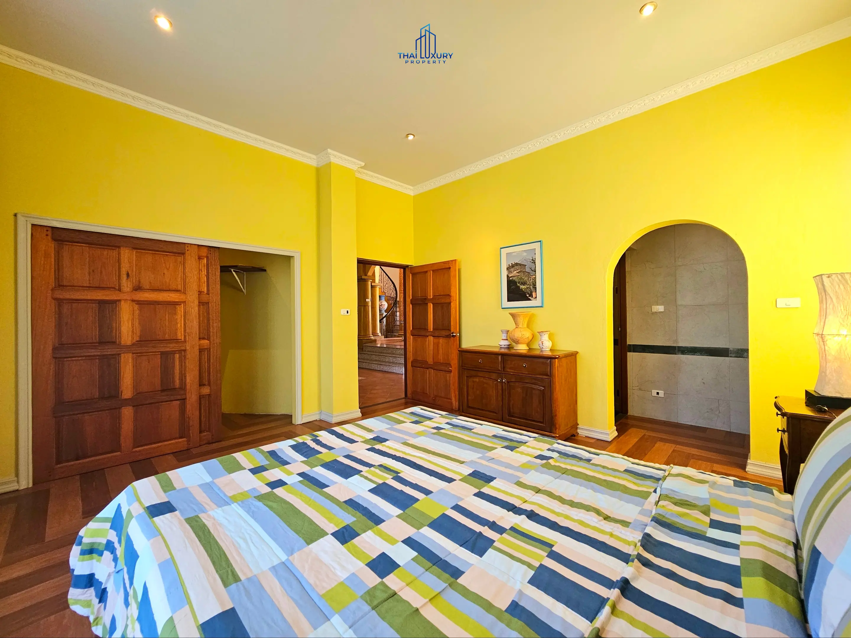 Luxury 4 Bedrooms Tuscany-Style Villa for Sale at Hua Hin Soi 114