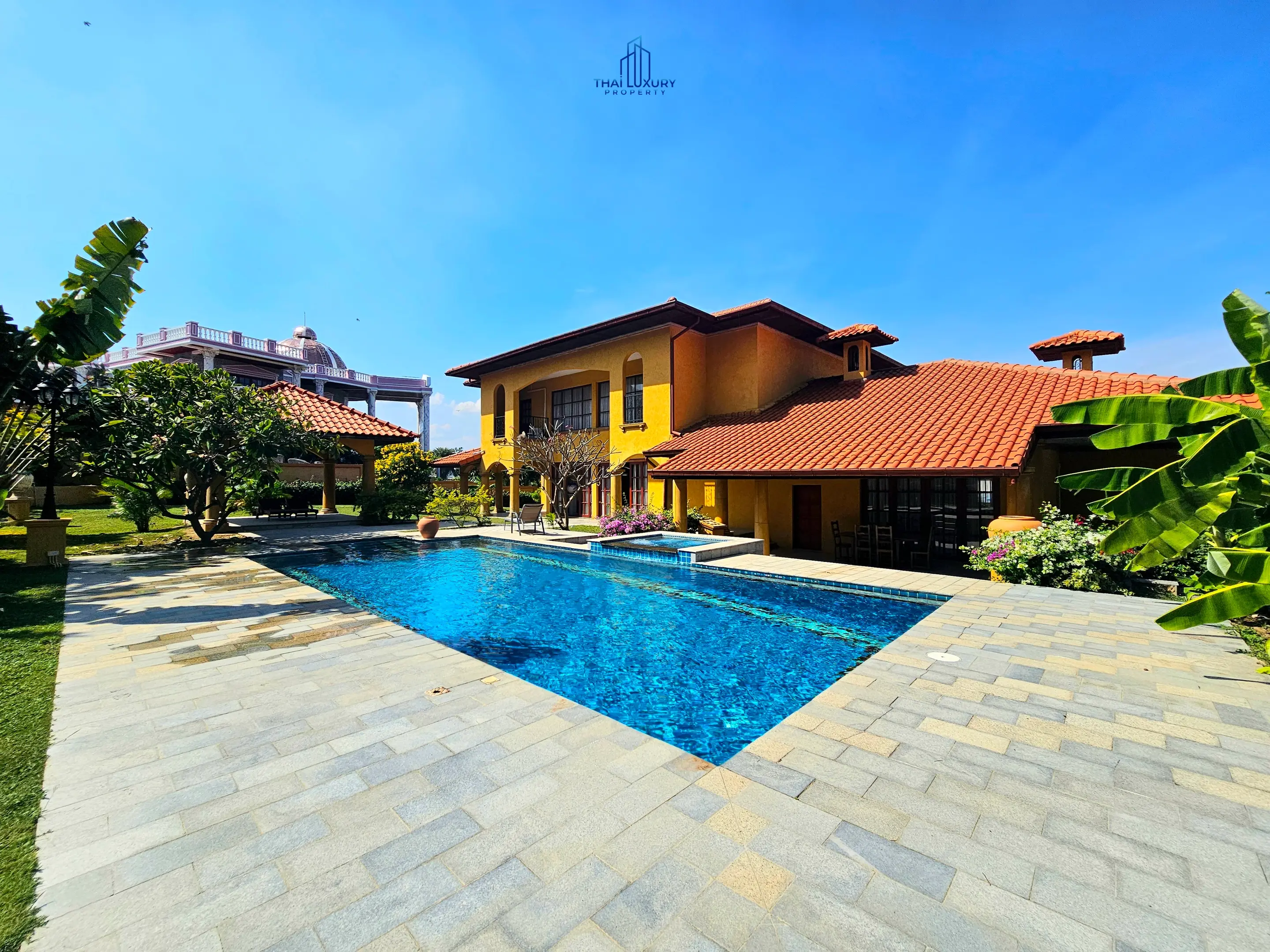 Luxury 4 Bedrooms Tuscany-Style Villa for Sale at Hua Hin Soi 114