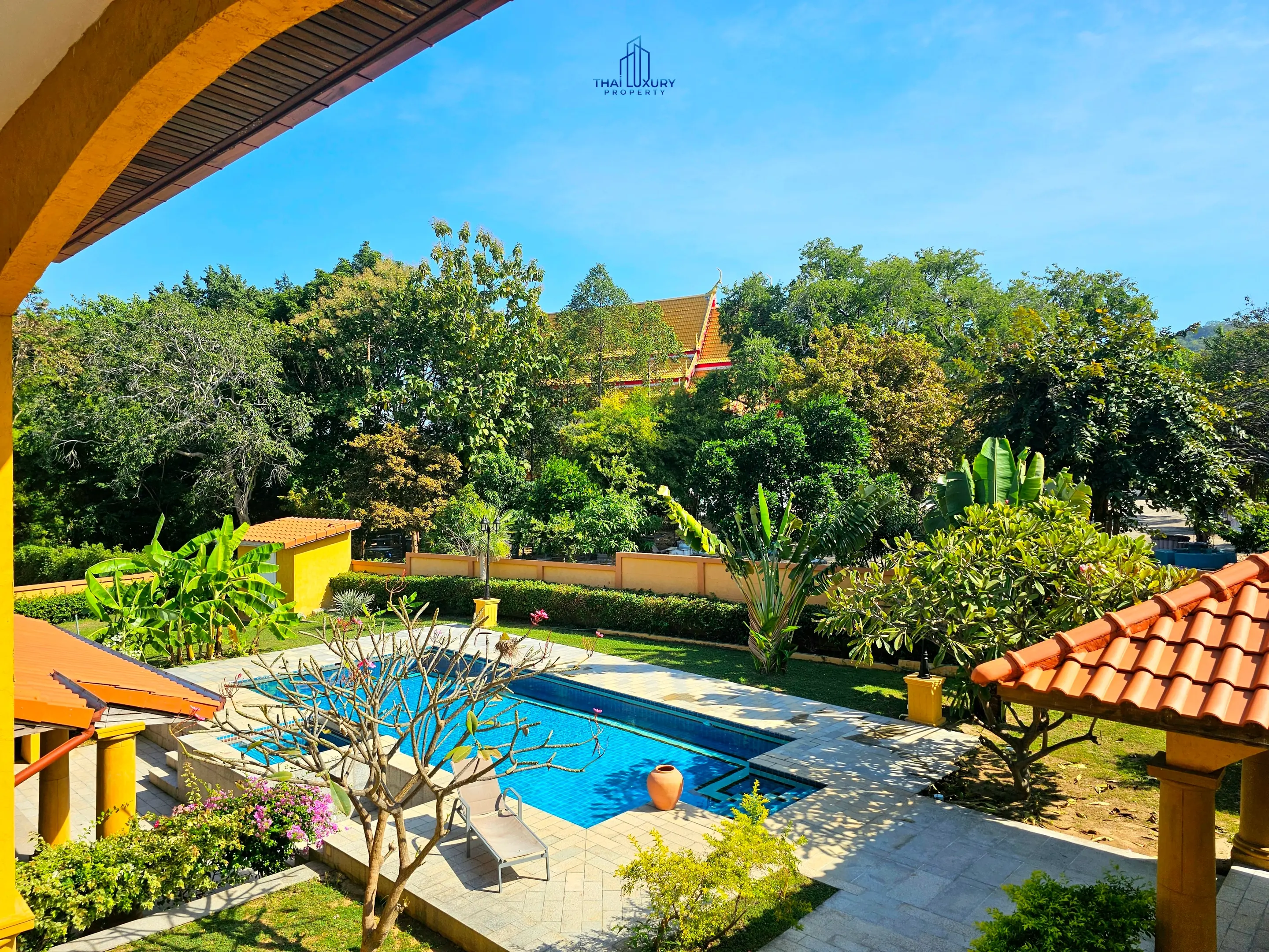 Luxury 4 Bedrooms Tuscany-Style Villa for Sale at Hua Hin Soi 114