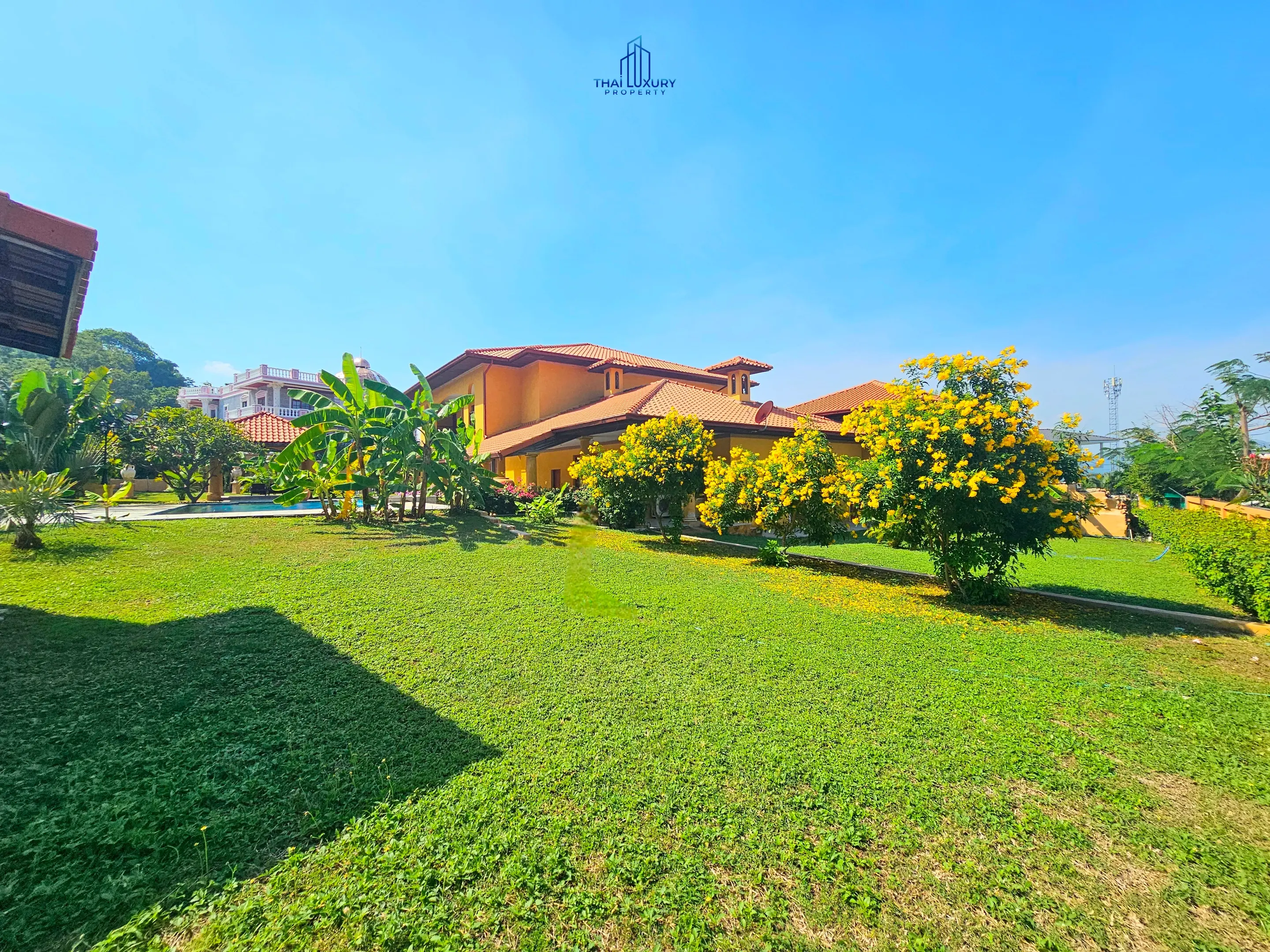 Luxury 4 Bedrooms Tuscany-Style Villa for Sale at Hua Hin Soi 114