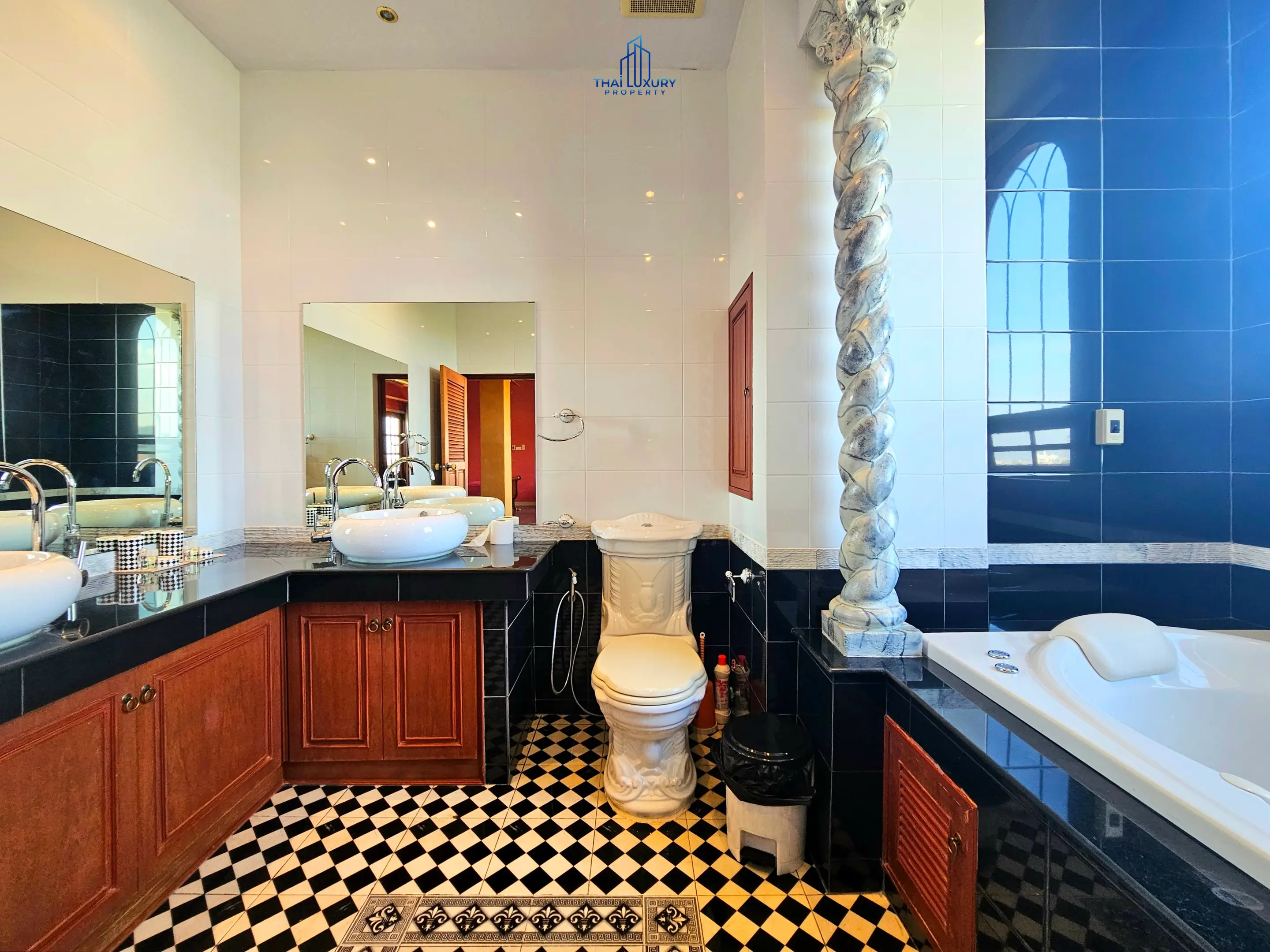 Luxury 4 Bedrooms Tuscany-Style Villa for Sale at Hua Hin Soi 114