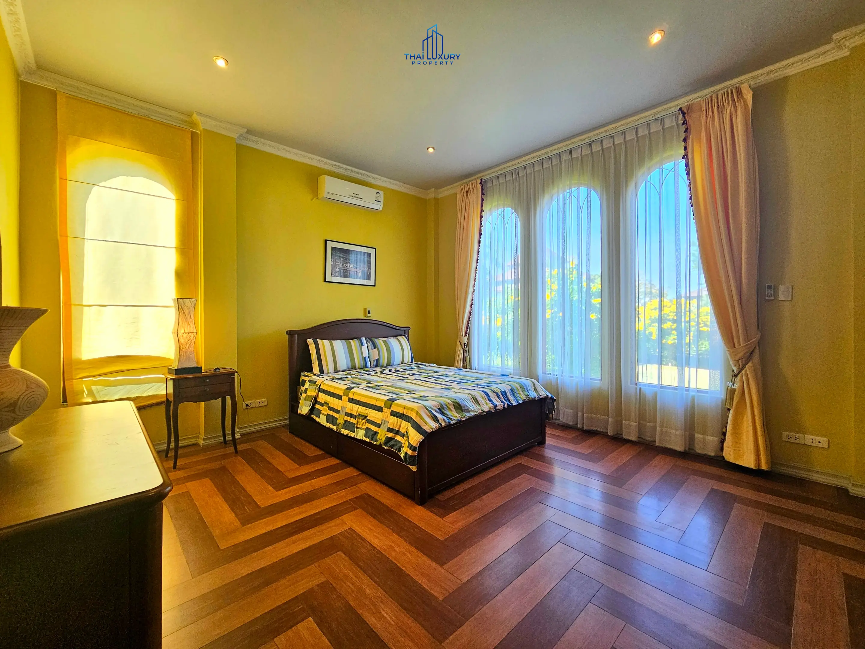 Luxury 4 Bedrooms Tuscany-Style Villa for Sale at Hua Hin Soi 114