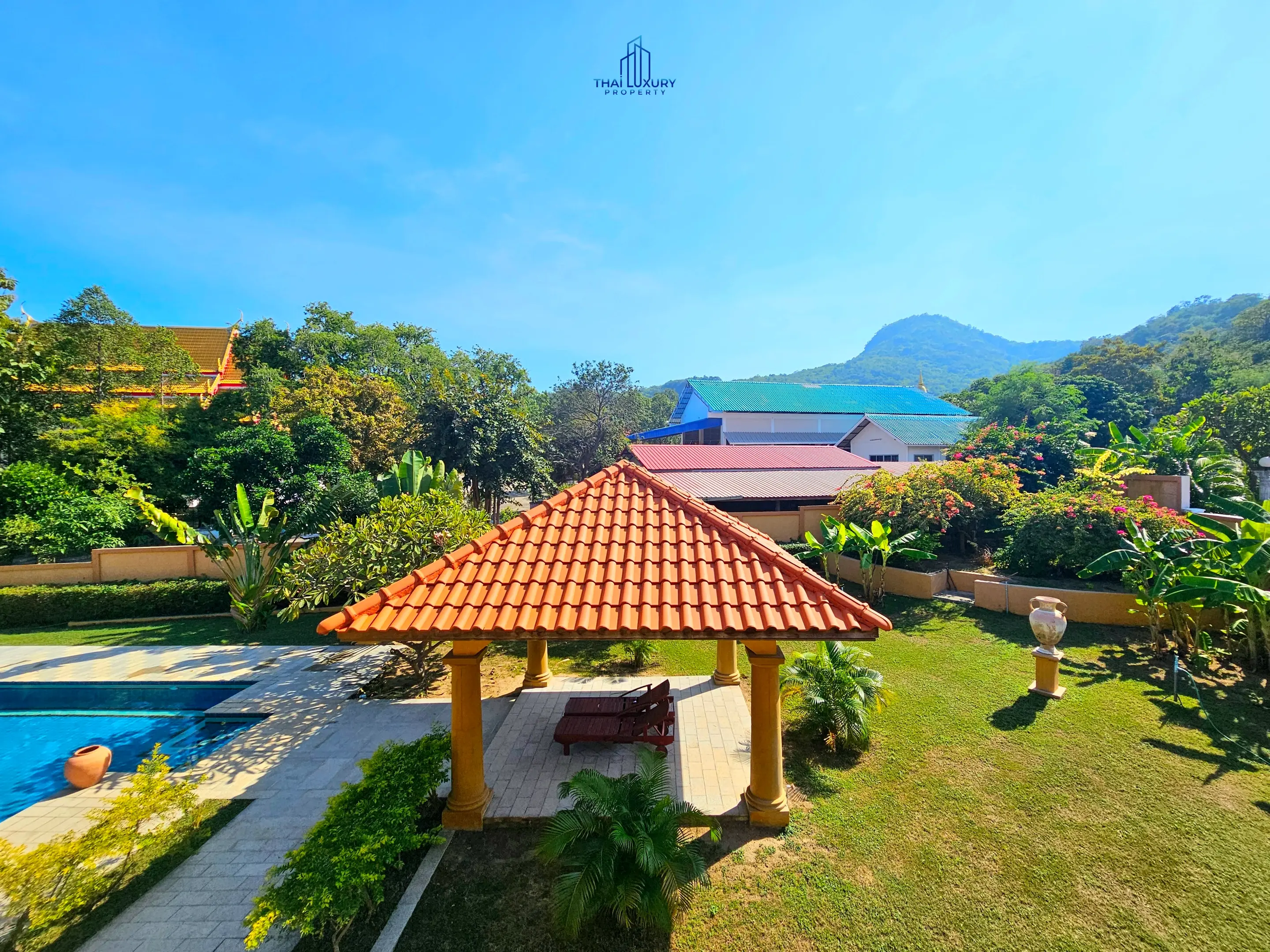 Luxury 4 Bedrooms Tuscany-Style Villa for Sale at Hua Hin Soi 114