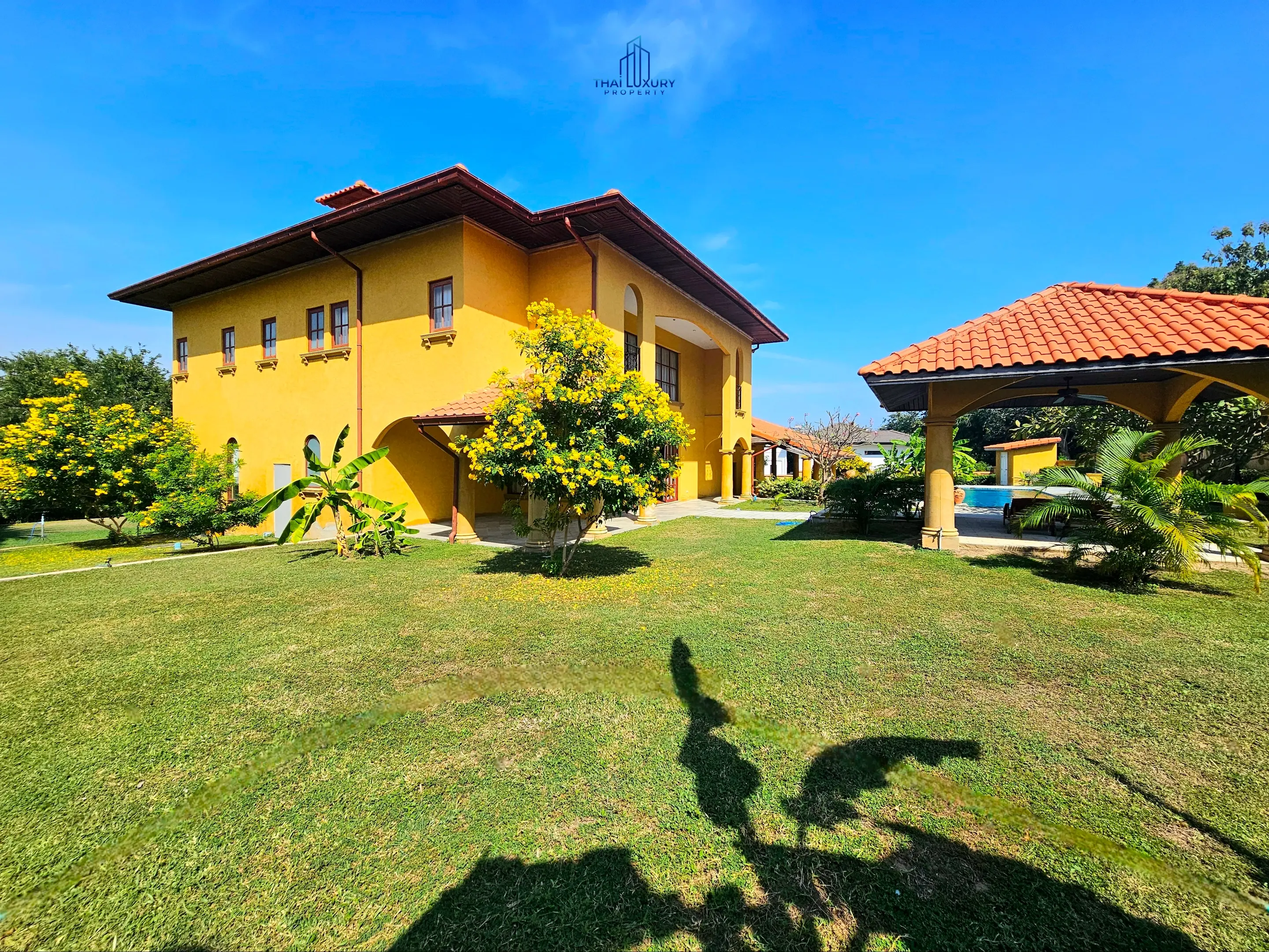 Luxury 4 Bedrooms Tuscany-Style Villa for Sale at Hua Hin Soi 114