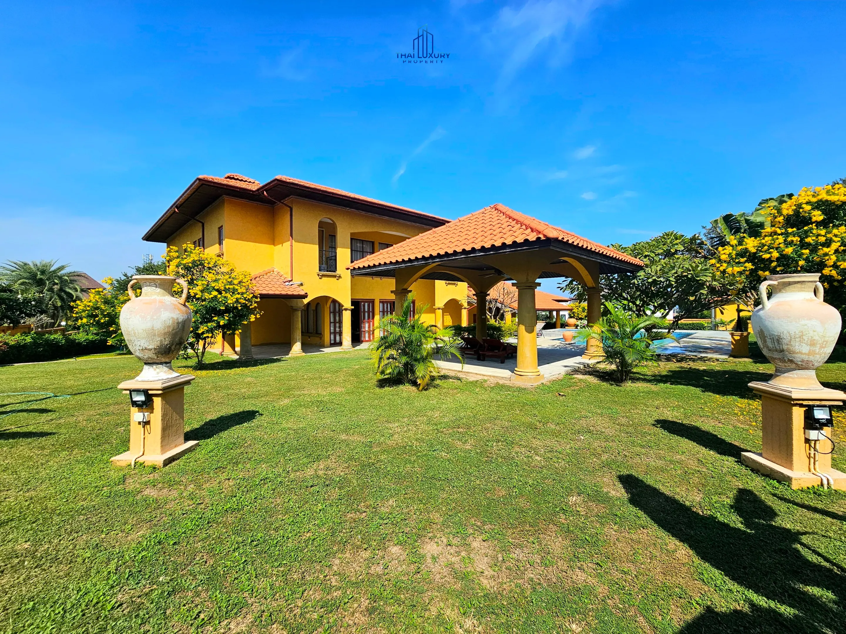 Luxury 4 Bedrooms Tuscany-Style Villa for Sale at Hua Hin Soi 114