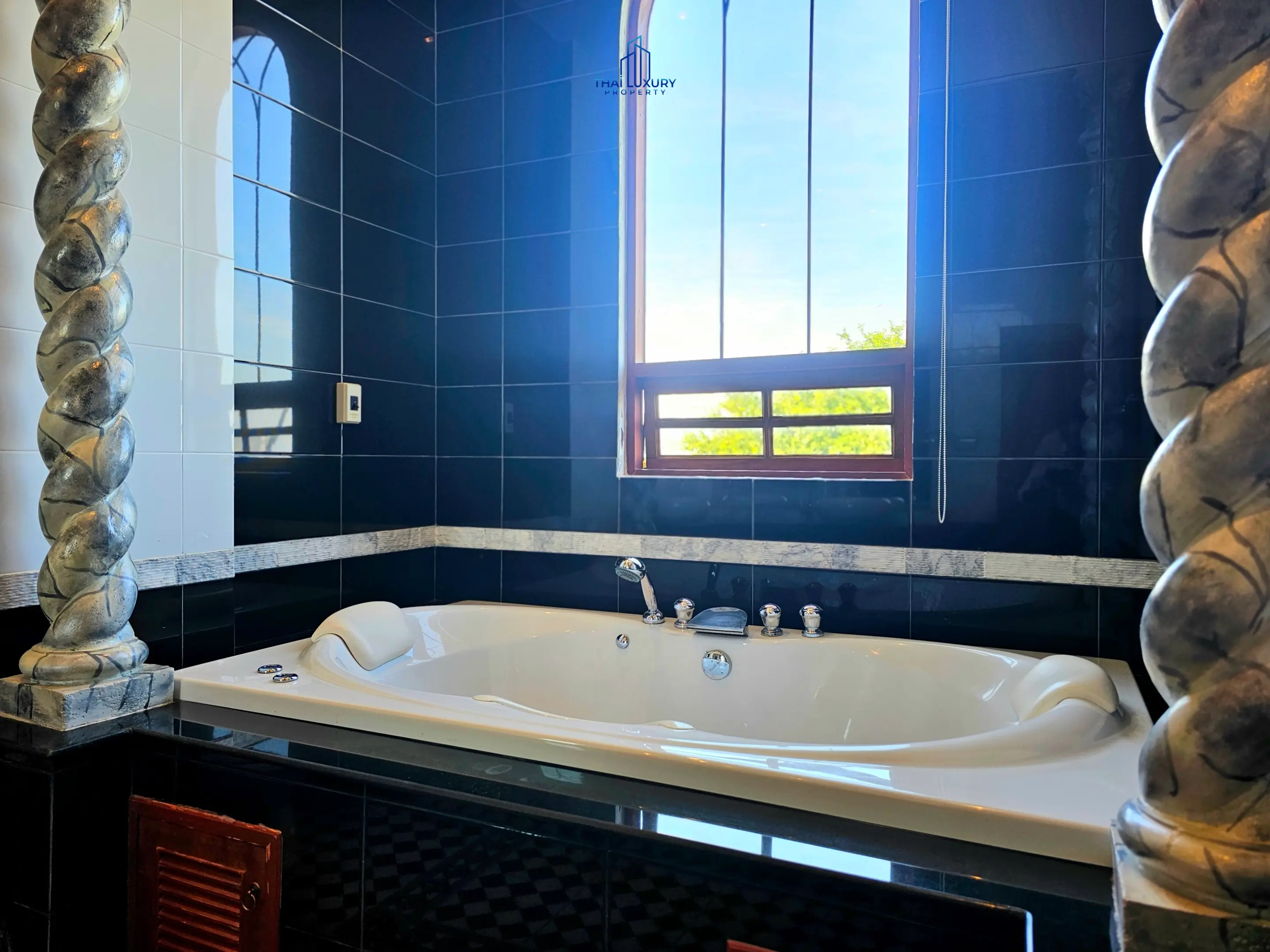 Luxury 4 Bedrooms Tuscany-Style Villa for Sale at Hua Hin Soi 114