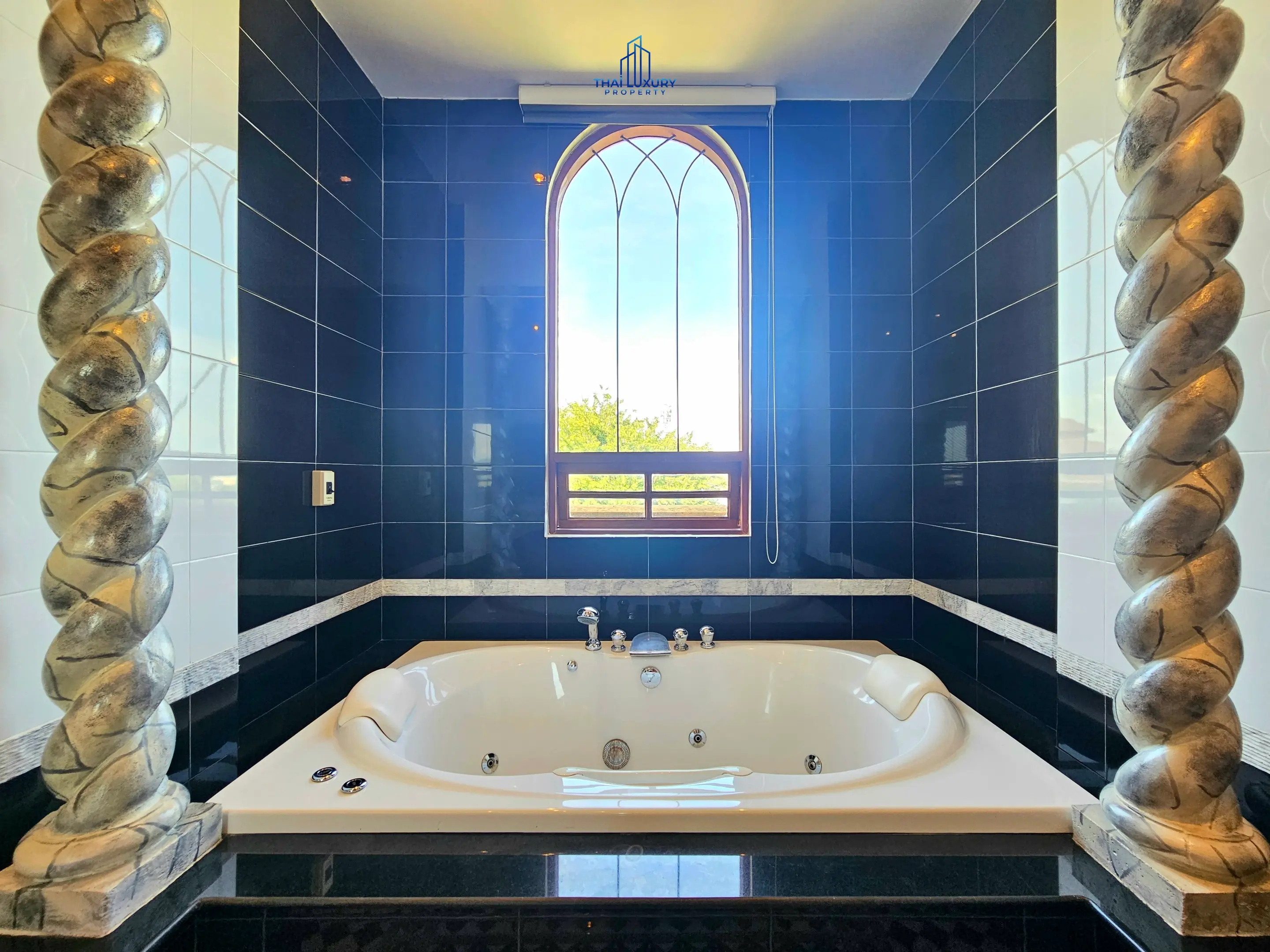 Luxury 4 Bedrooms Tuscany-Style Villa for Sale at Hua Hin Soi 114