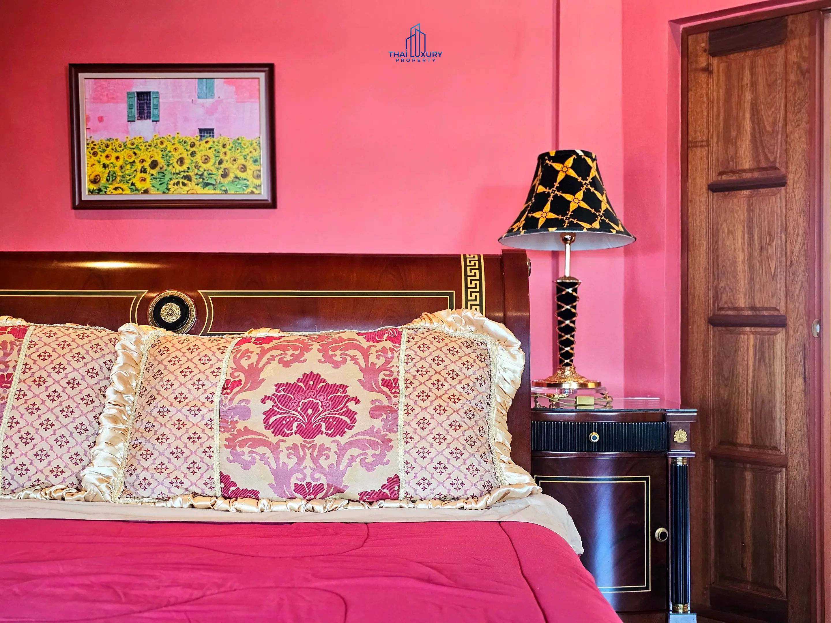 Luxury 4 Bedrooms Tuscany-Style Villa for Sale at Hua Hin Soi 114