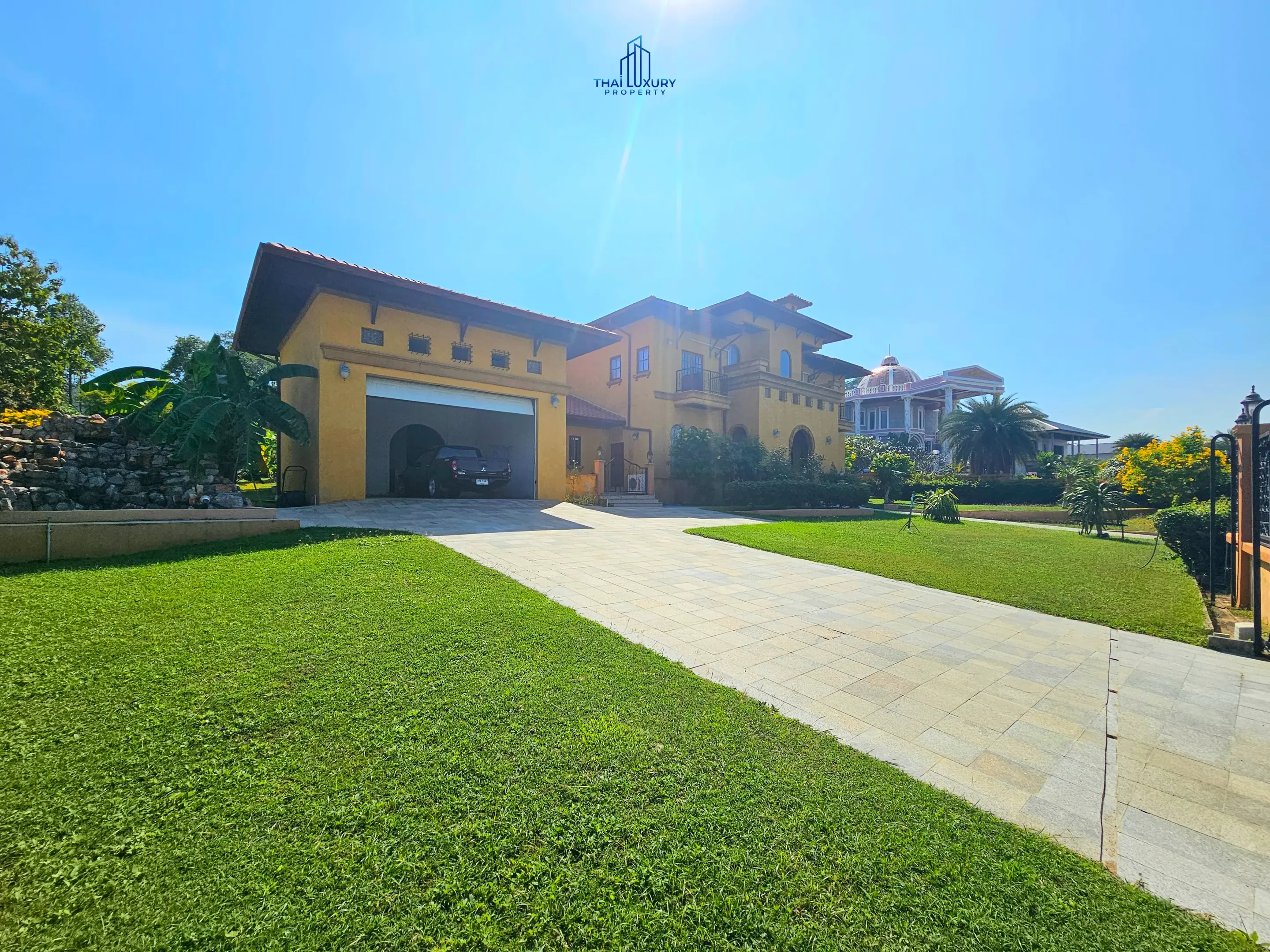 Luxury 4 Bedrooms Tuscany-Style Villa for Sale at Hua Hin Soi 114