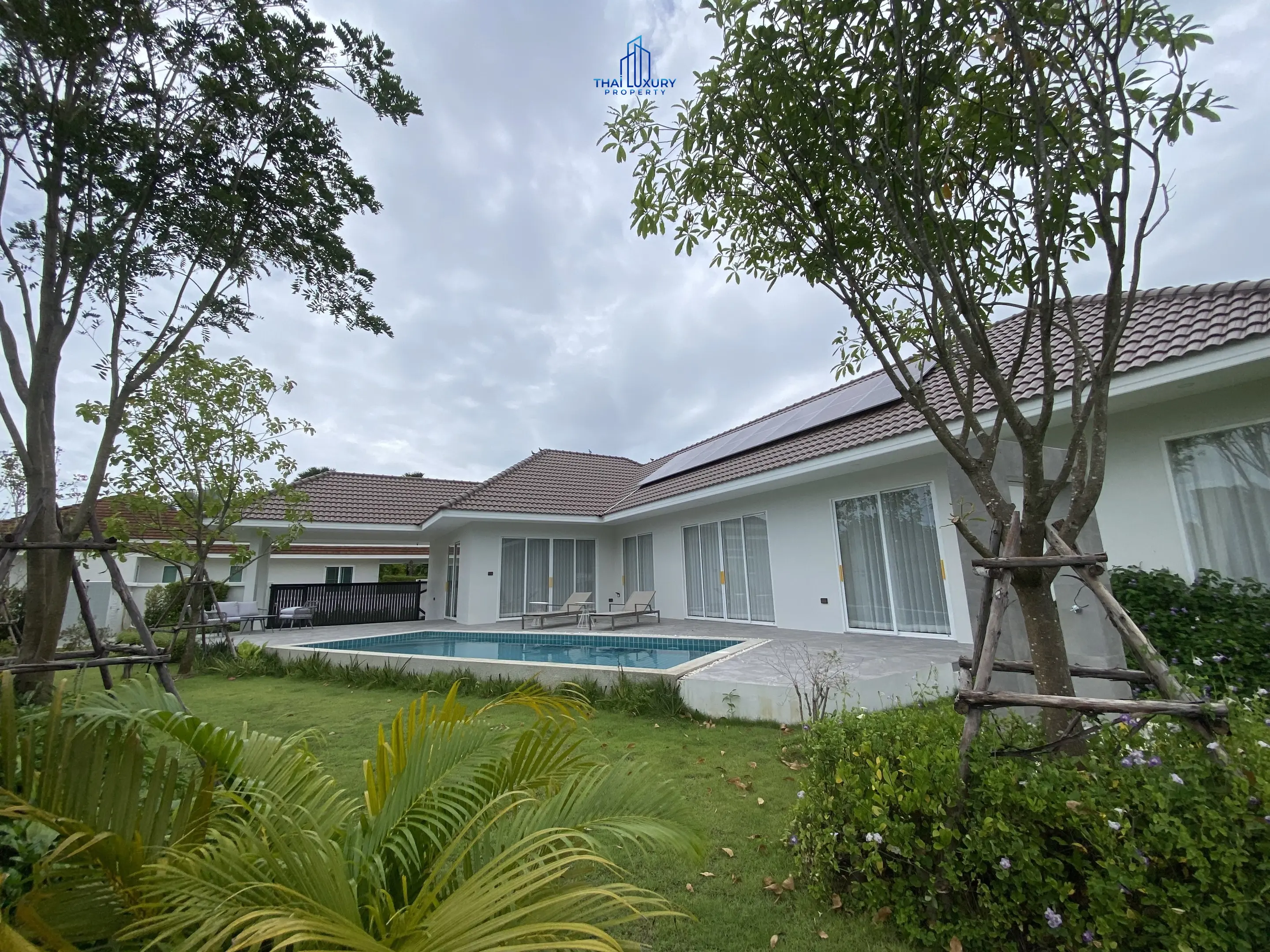 วิลล่าสระว่ายน้ำสุดหรู 3 ห้องนอน พร้อมขาย ที่ Woodland Riverside Residence หัวหิน