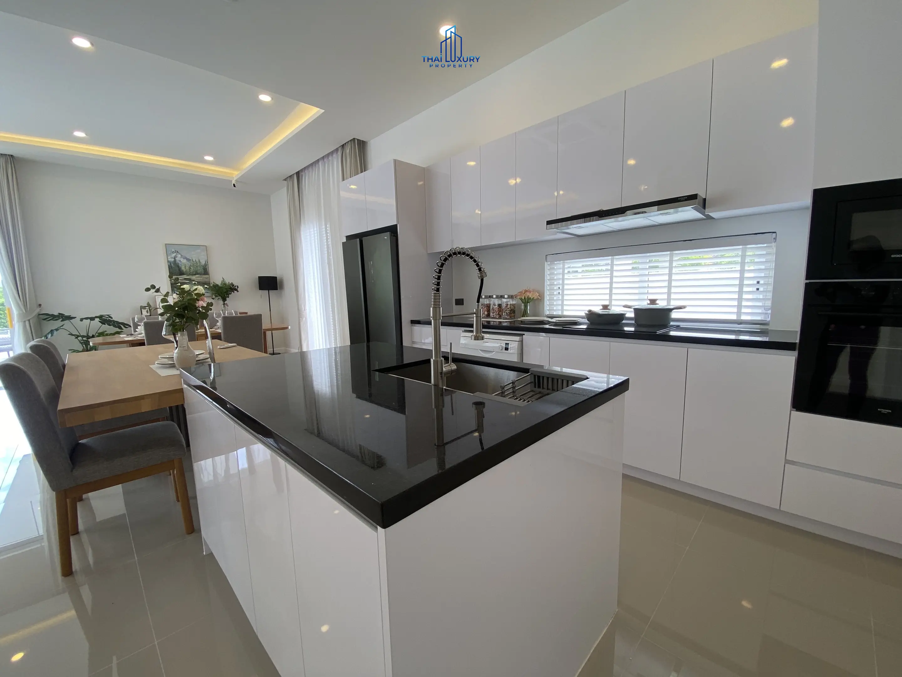 วิลล่าสระว่ายน้ำสุดหรู 3 ห้องนอน พร้อมขาย ที่ Woodland Riverside Residence หัวหิน