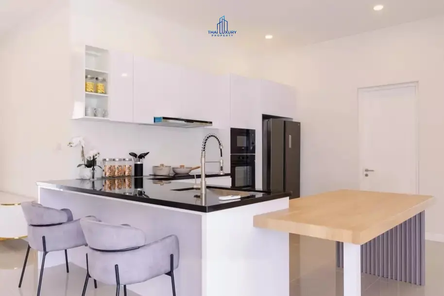 วิลล่าสระว่ายน้ำสุดหรู 3 ห้องนอน พร้อมขาย ที่ Woodland Riverside Residence หัวหิน