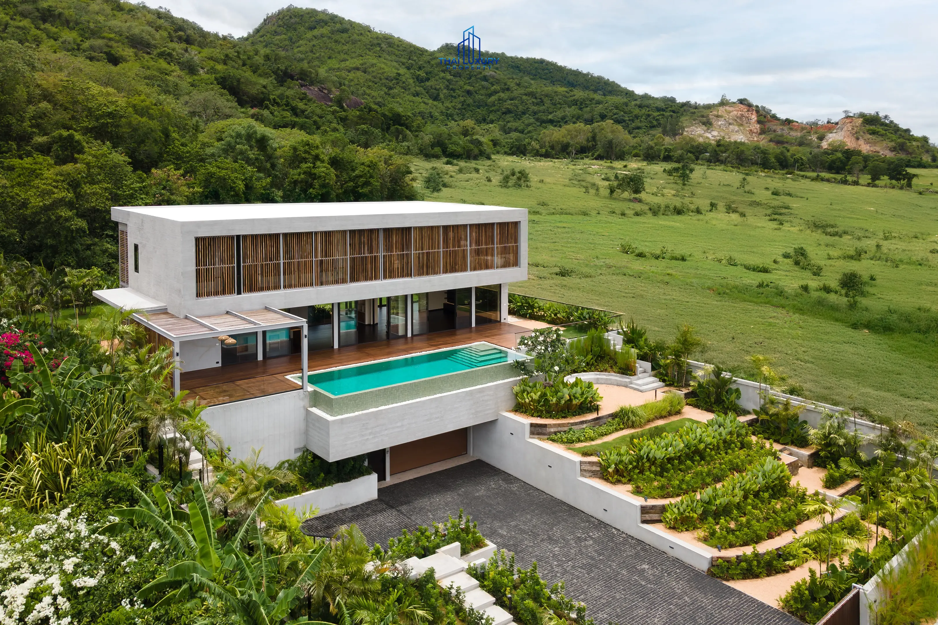 วิลล่าหรู 2 ชั้น สไตล์โมเดิร์น 4 ห้องนอน พร้อมสระว่ายน้ำ ที่ Villa Gaia หัวหิน