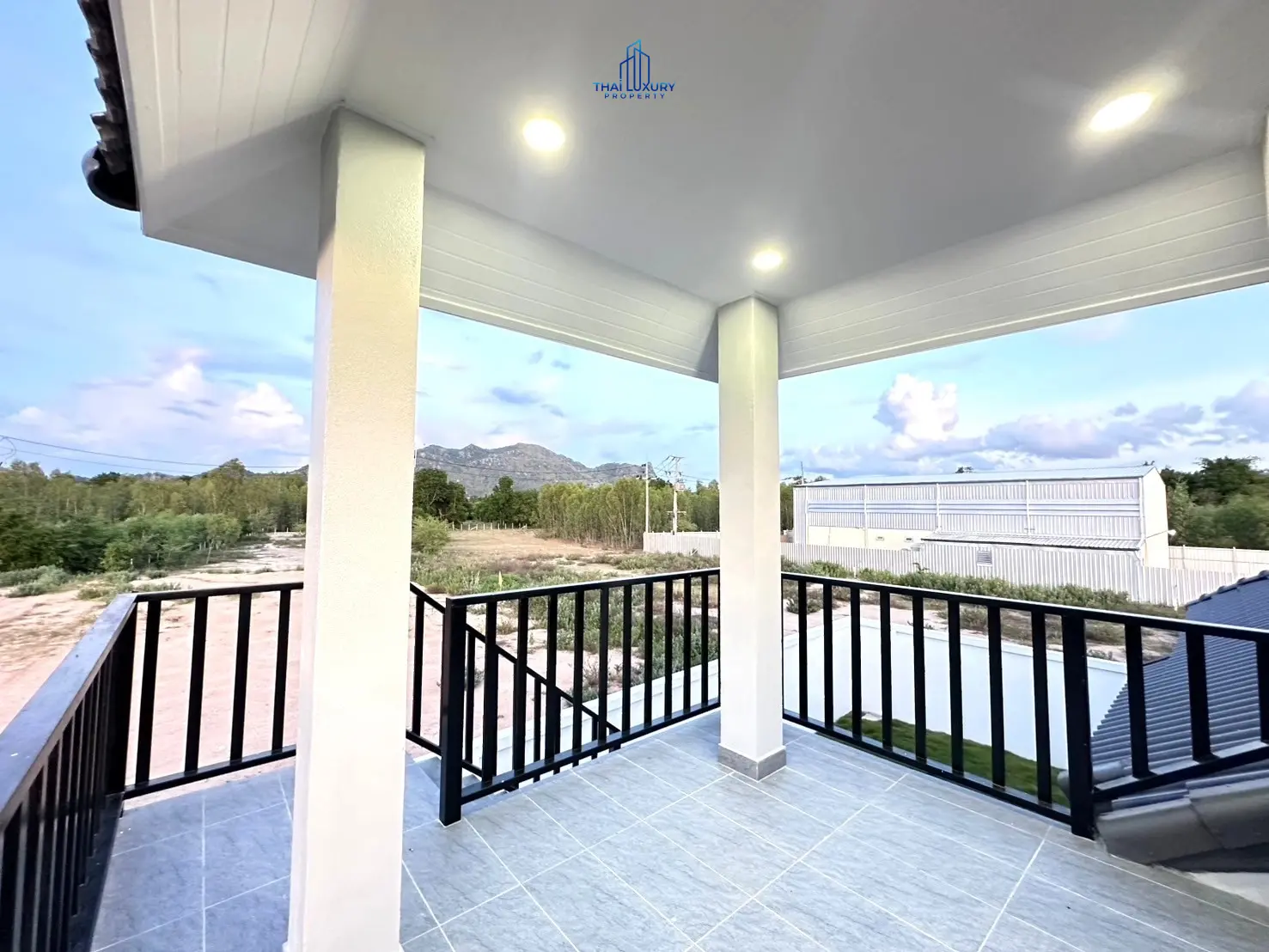 บ้านวิลล่าโมเดิร์นสร้างใหม่ 3 ห้องนอน สำหรับขาย ที่โครงการเศรษฐสิริ วิลเลจ ชะอำ