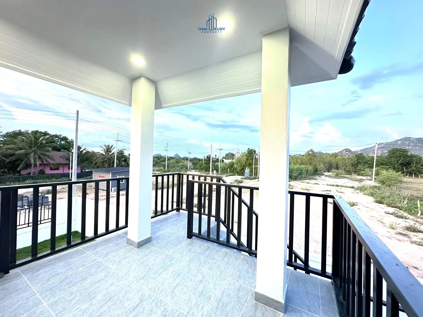 บ้านวิลล่าโมเดิร์นสร้างใหม่ 3 ห้องนอน สำหรับขาย ที่โครงการเศรษฐสิริ วิลเลจ ชะอำ