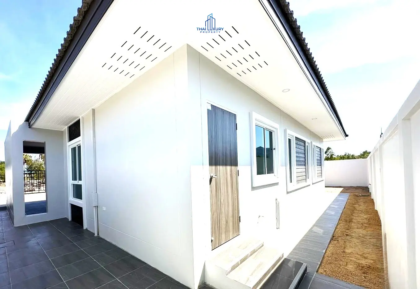 บ้านวิลล่าโมเดิร์นสร้างใหม่ 3 ห้องนอน สำหรับขาย ที่โครงการเศรษฐสิริ วิลเลจ ชะอำ
