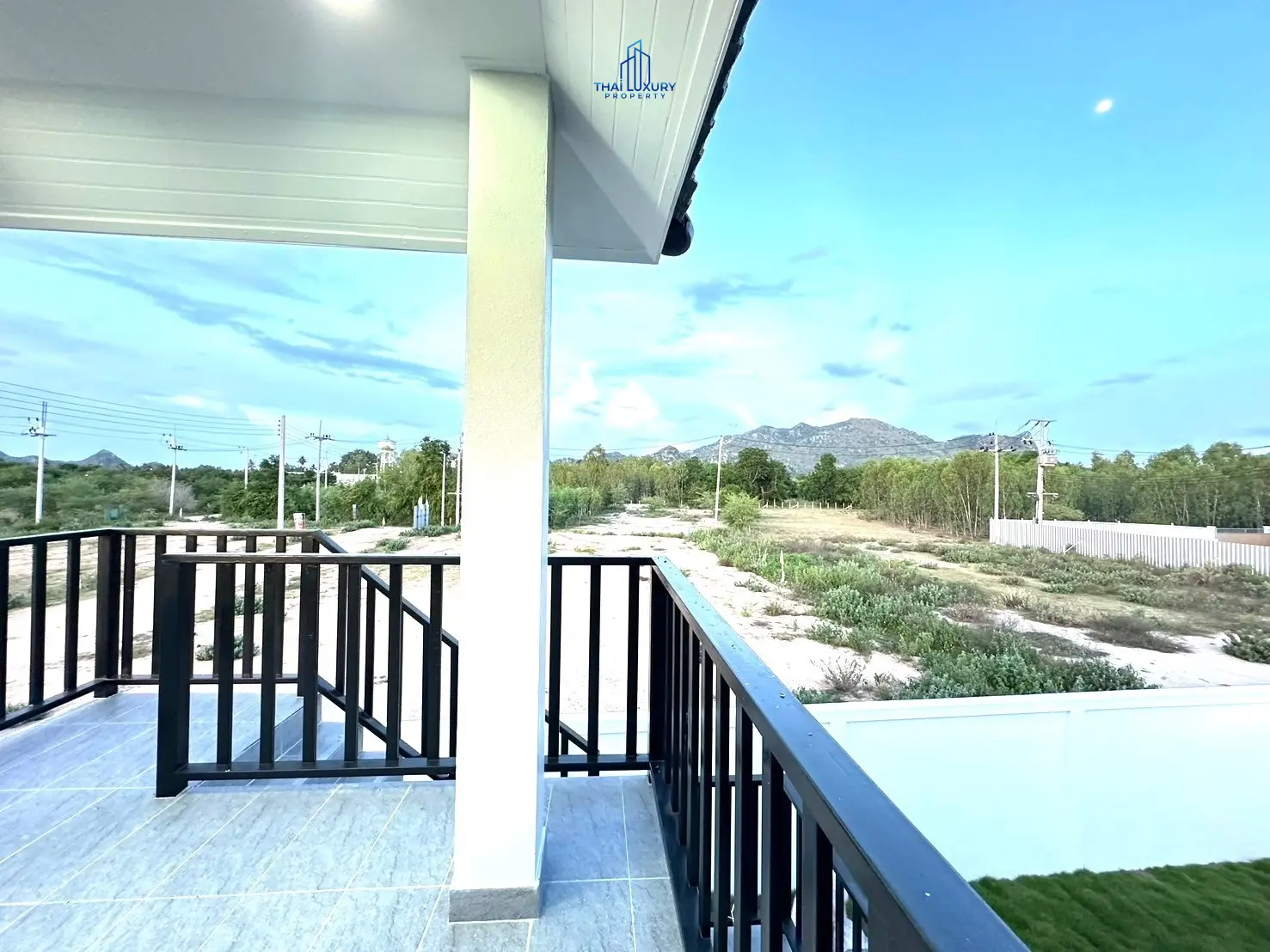 บ้านวิลล่าโมเดิร์นสร้างใหม่ 3 ห้องนอน สำหรับขาย ที่โครงการเศรษฐสิริ วิลเลจ ชะอำ