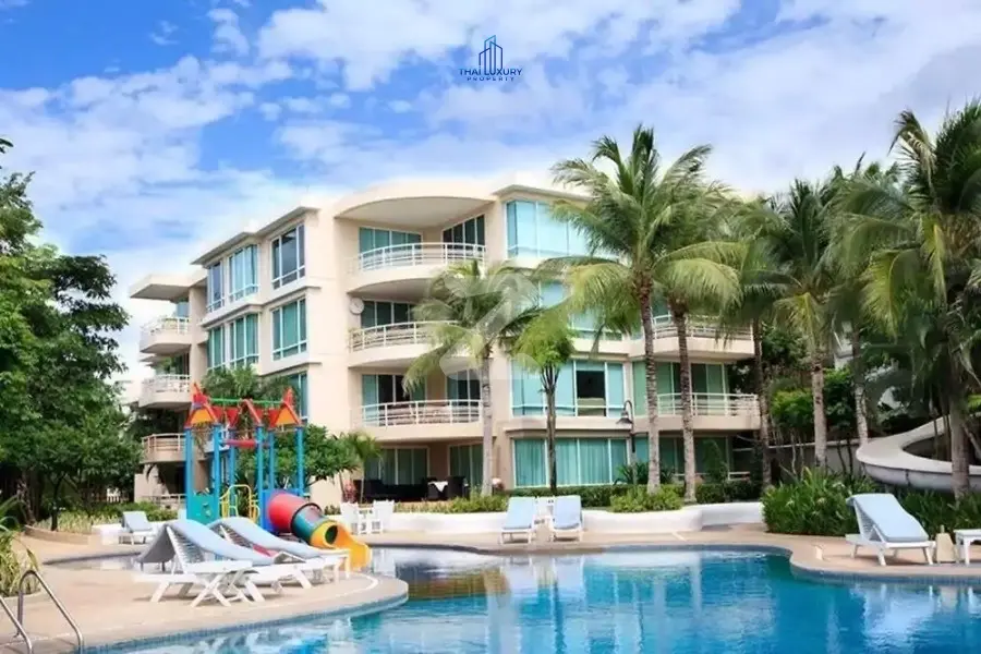 คอนโดมิเนียมหรูติดชายหาด 2 ห้องนอน เห็นวิวทะเล ให้ขายและเช่า ที่บ้านแสนเพลิน หัวหิน