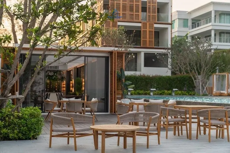 คอนโดพักตากอากาศระดับหรู 1 ห้องนอน ริมชายหาด สำหรับขาย ที่ InterContinental Residences หัวหิน