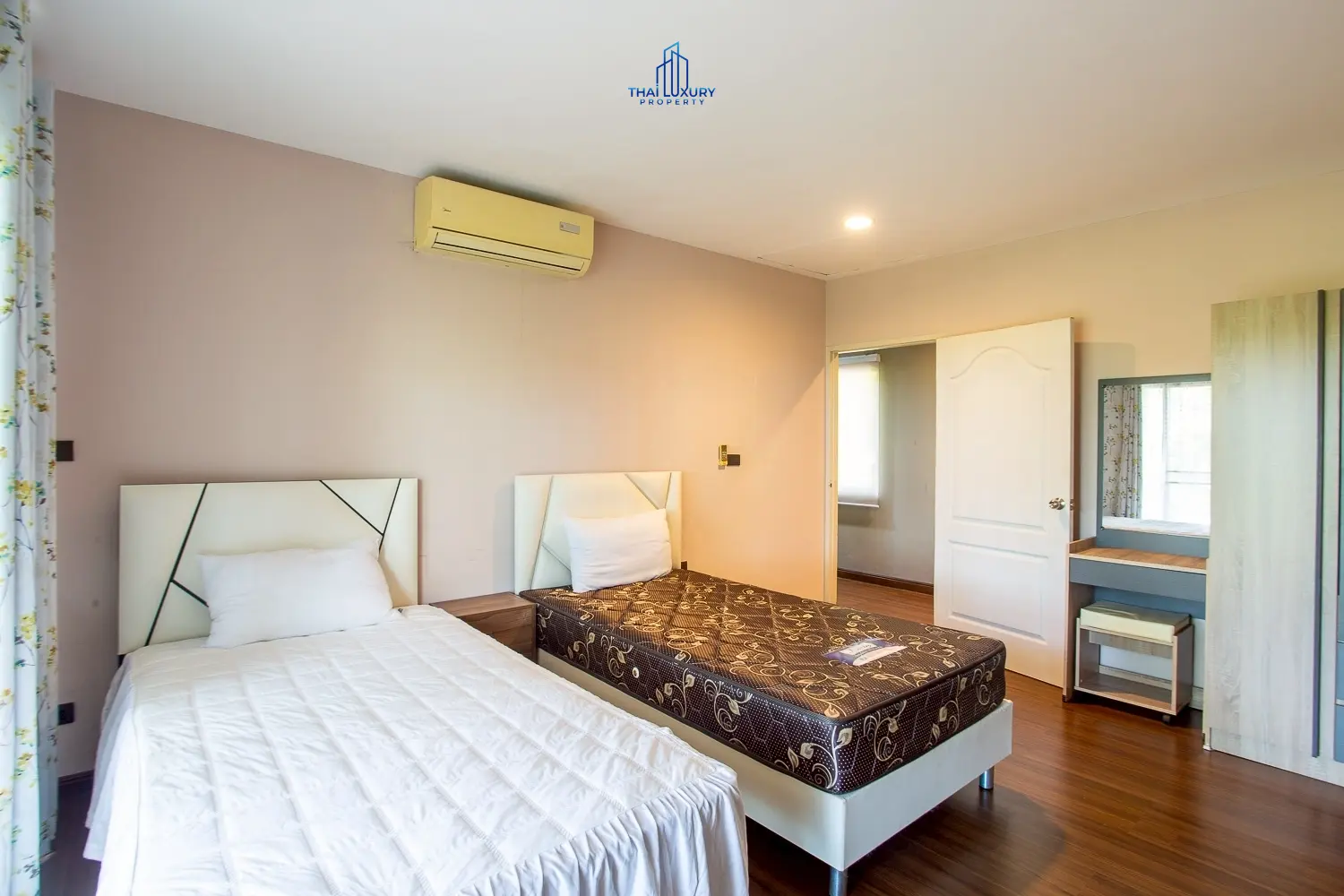 คอนโด 3 ห้องนอนสวยงาม พร้อมวิวสนามกอล์ฟ ที่ Palm Hills หัวหิน