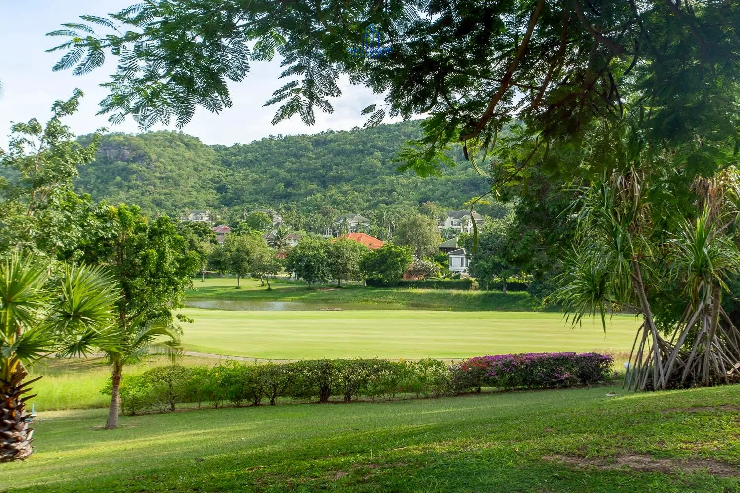 คอนโด 3 ห้องนอนสวยงาม พร้อมวิวสนามกอล์ฟ ที่ Palm Hills หัวหิน
