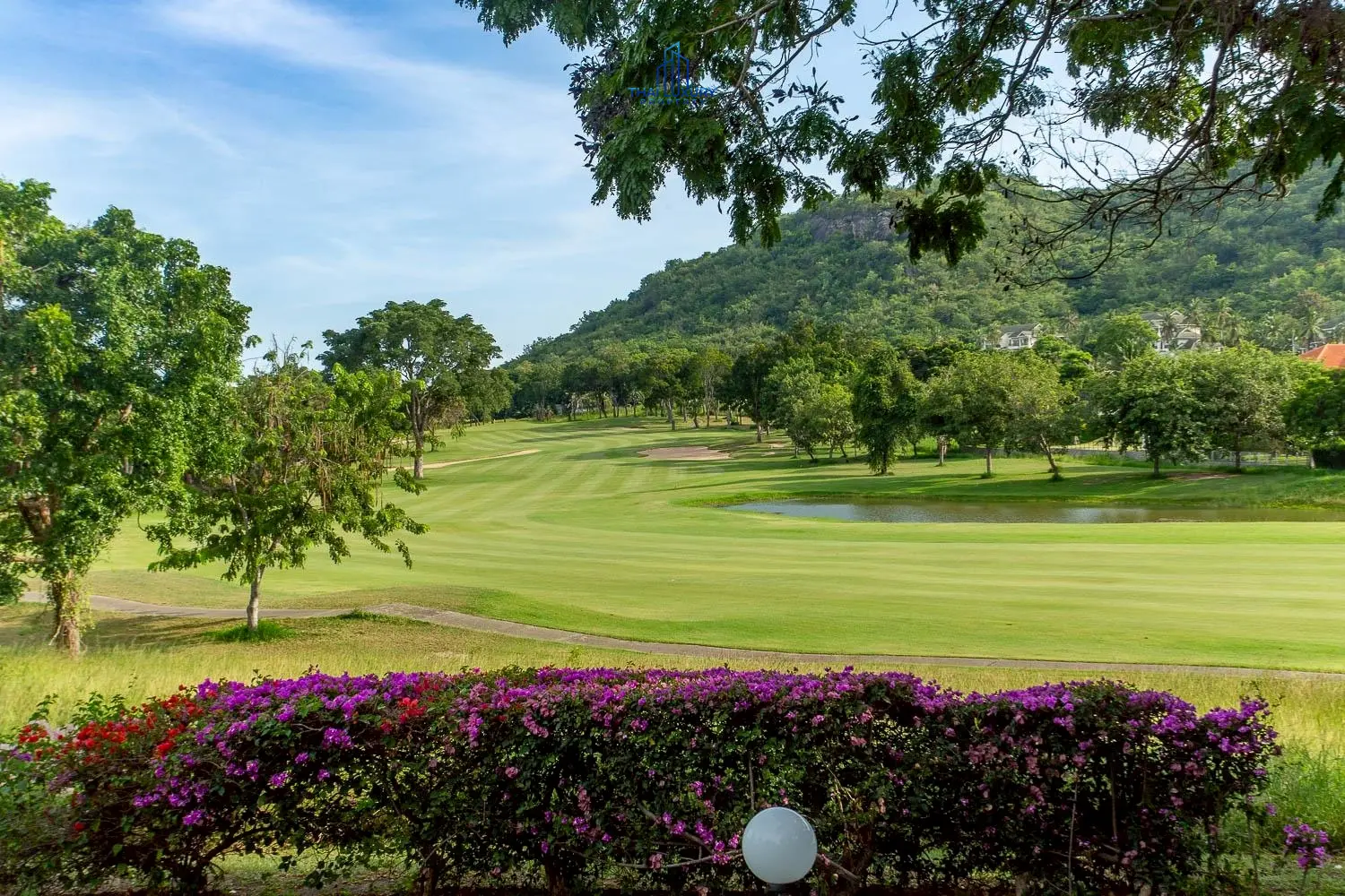 คอนโด 3 ห้องนอนสวยงาม พร้อมวิวสนามกอล์ฟ ที่ Palm Hills หัวหิน