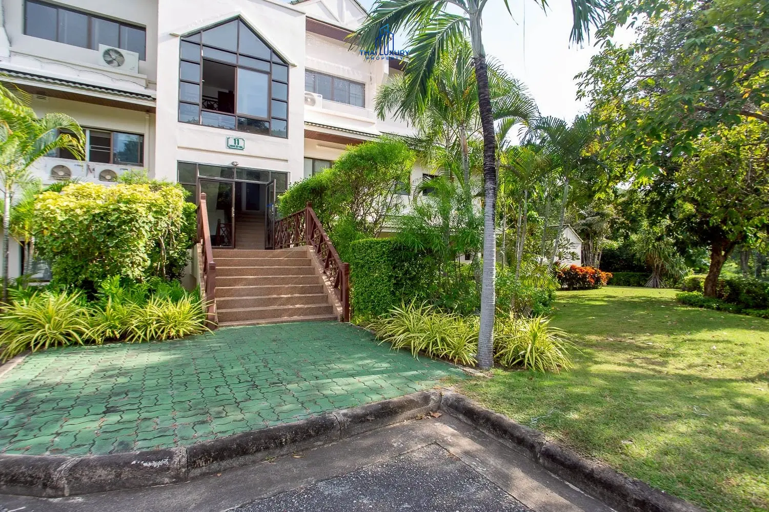 คอนโด 3 ห้องนอนสวยงาม พร้อมวิวสนามกอล์ฟ ที่ Palm Hills หัวหิน