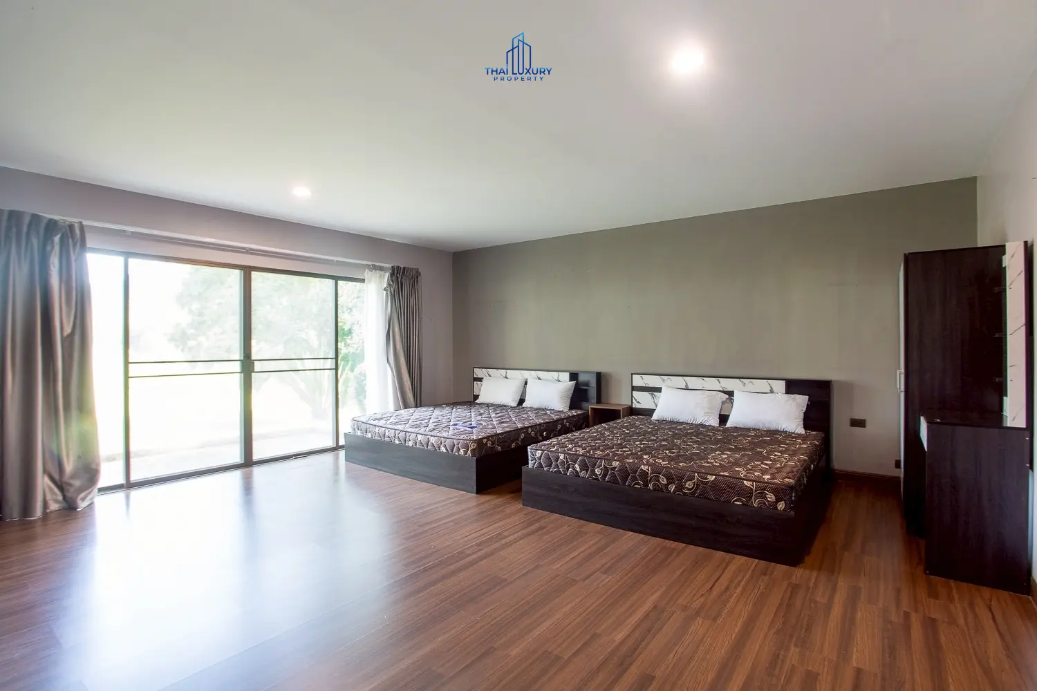 คอนโด 3 ห้องนอนสวยงาม พร้อมวิวสนามกอล์ฟ ที่ Palm Hills หัวหิน