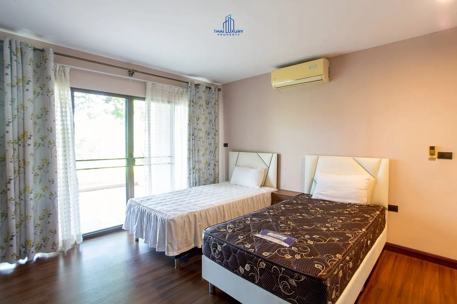 คอนโด 3 ห้องนอนสวยงาม พร้อมวิวสนามกอล์ฟ ที่ Palm Hills หัวหิน