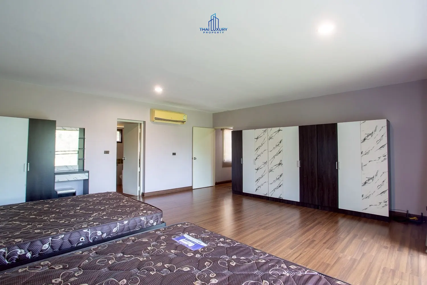 คอนโด 3 ห้องนอนสวยงาม พร้อมวิวสนามกอล์ฟ ที่ Palm Hills หัวหิน
