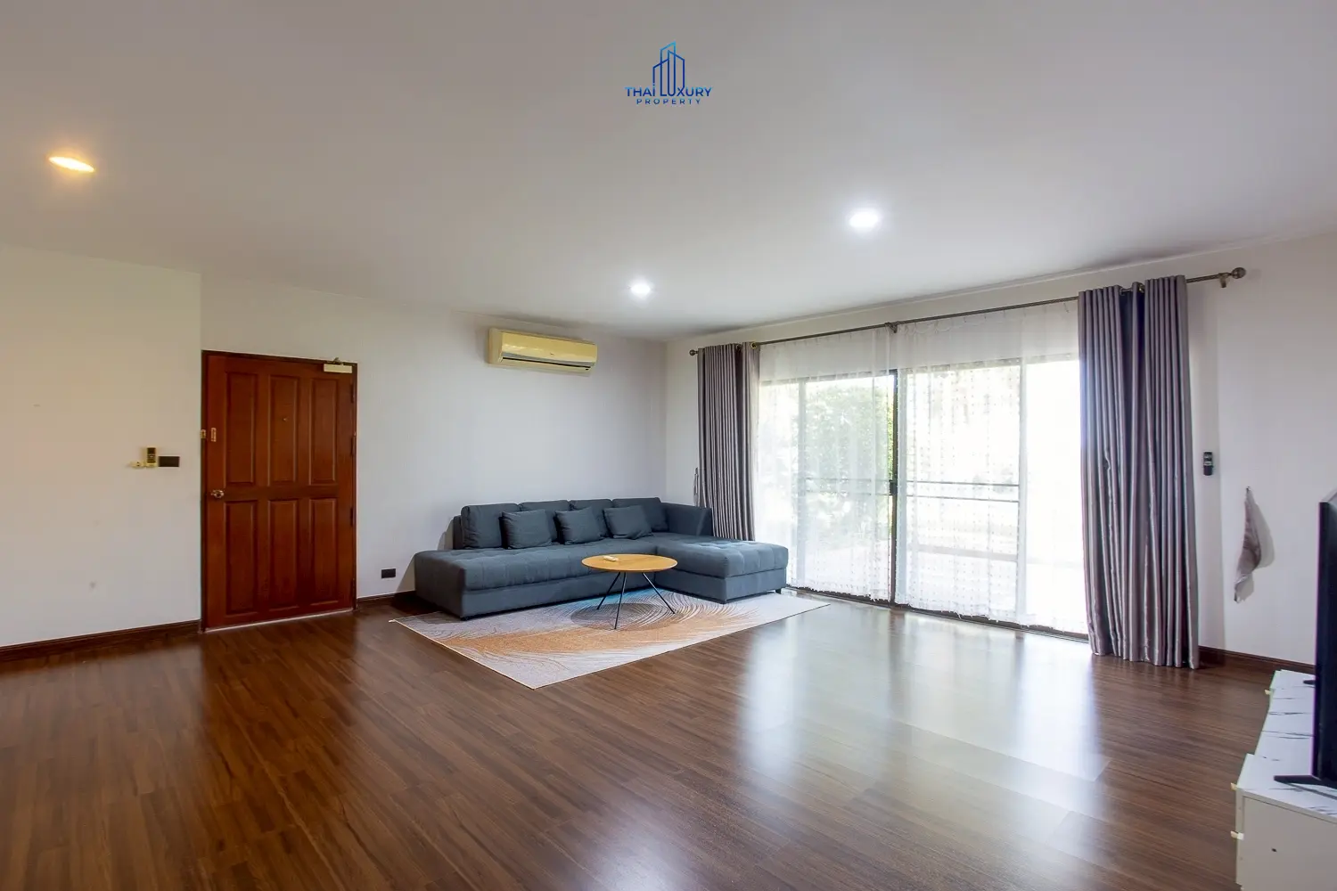 คอนโด 3 ห้องนอนสวยงาม พร้อมวิวสนามกอล์ฟ ที่ Palm Hills หัวหิน