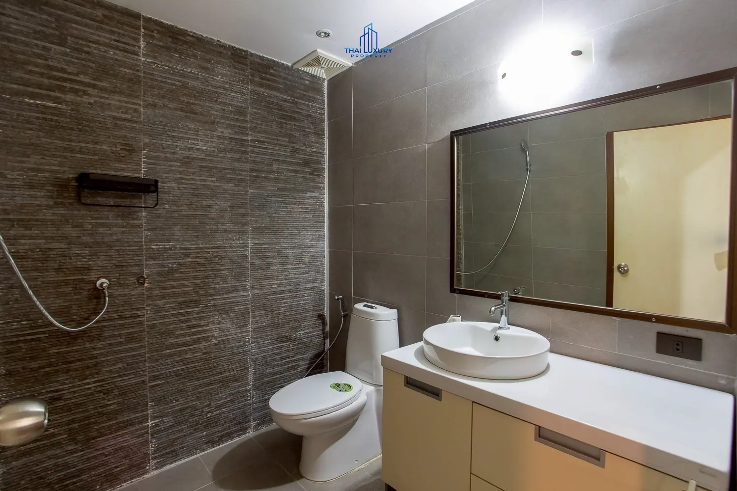 คอนโด 3 ห้องนอนสวยงาม พร้อมวิวสนามกอล์ฟ ที่ Palm Hills หัวหิน